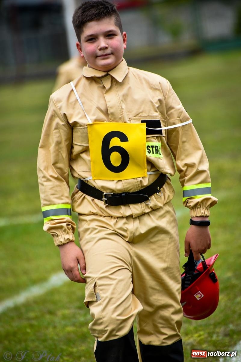 Zdjęcie w galerii na portalu naszraciborz.pl: Zawody sportowo-pożarnicze w Górkach Śląskich. Strażacka rywalizacja mimo kapryśnej pogody wiadomości z regionu