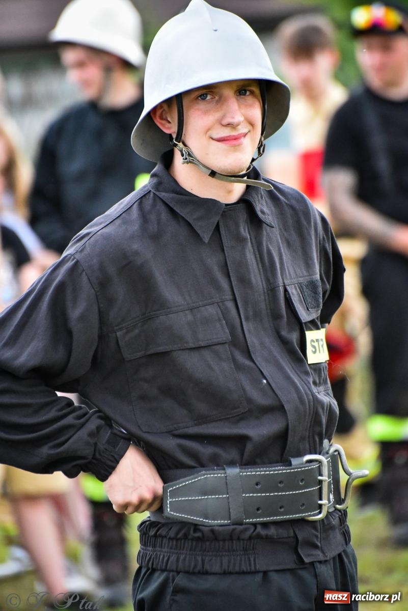 Zdjęcie w galerii na portalu naszraciborz.pl: Zawody sportowo-pożarnicze w Górkach Śląskich. Strażacka rywalizacja mimo kapryśnej pogody wiadomości z regionu