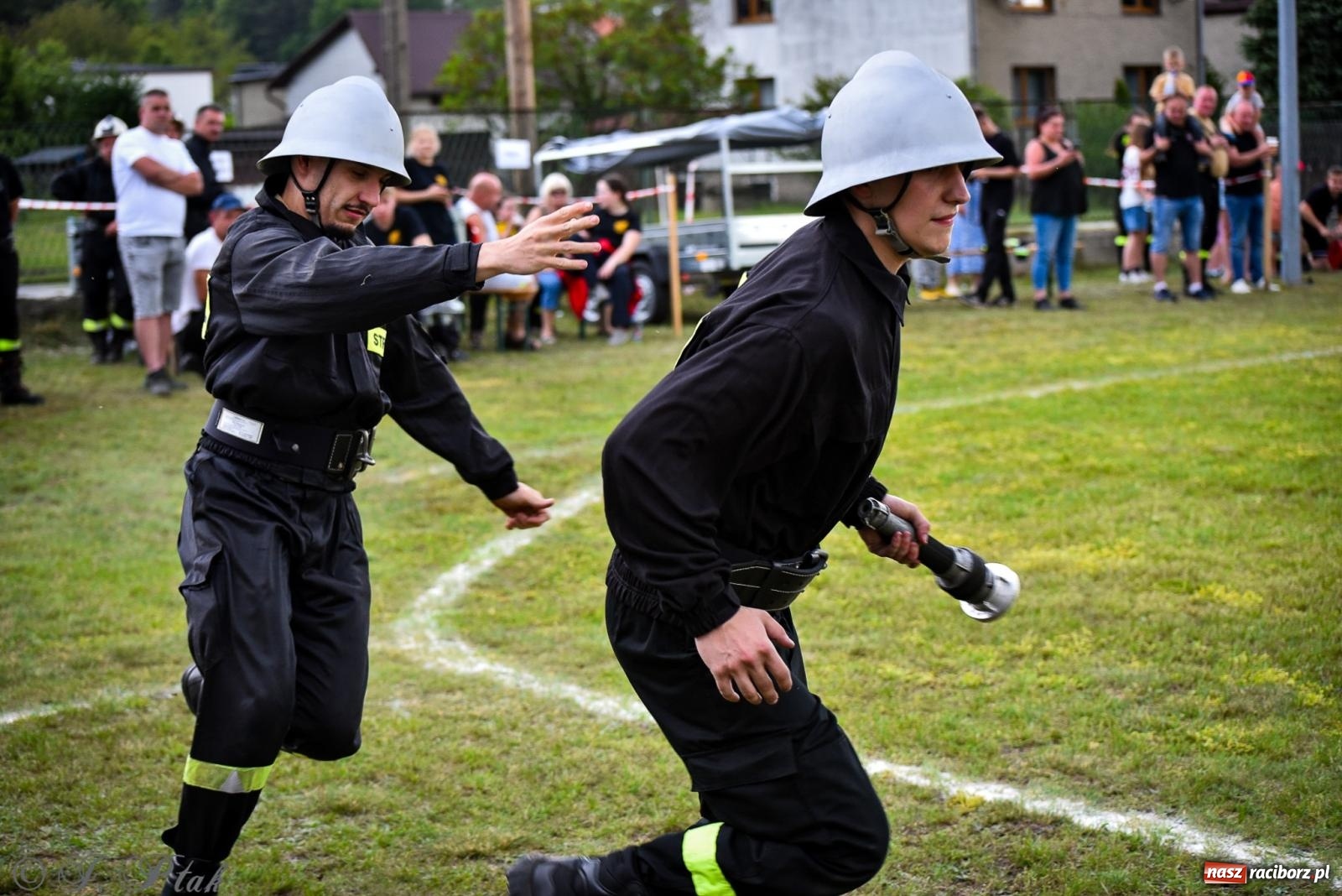 Zdjęcie w galerii na portalu naszraciborz.pl: Zawody sportowo-pożarnicze w Górkach Śląskich. Strażacka rywalizacja mimo kapryśnej pogody wiadomości z regionu