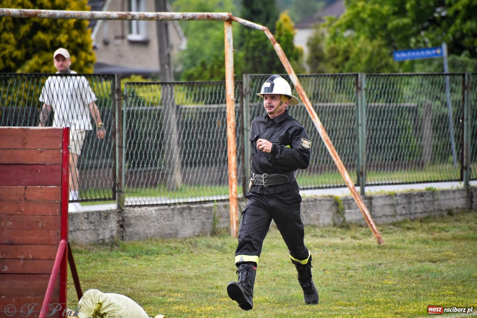 Zdjęcie w galerii na portalu naszraciborz.pl: Zawody sportowo-pożarnicze w Górkach Śląskich. Strażacka rywalizacja mimo kapryśnej pogody wiadomości z regionu