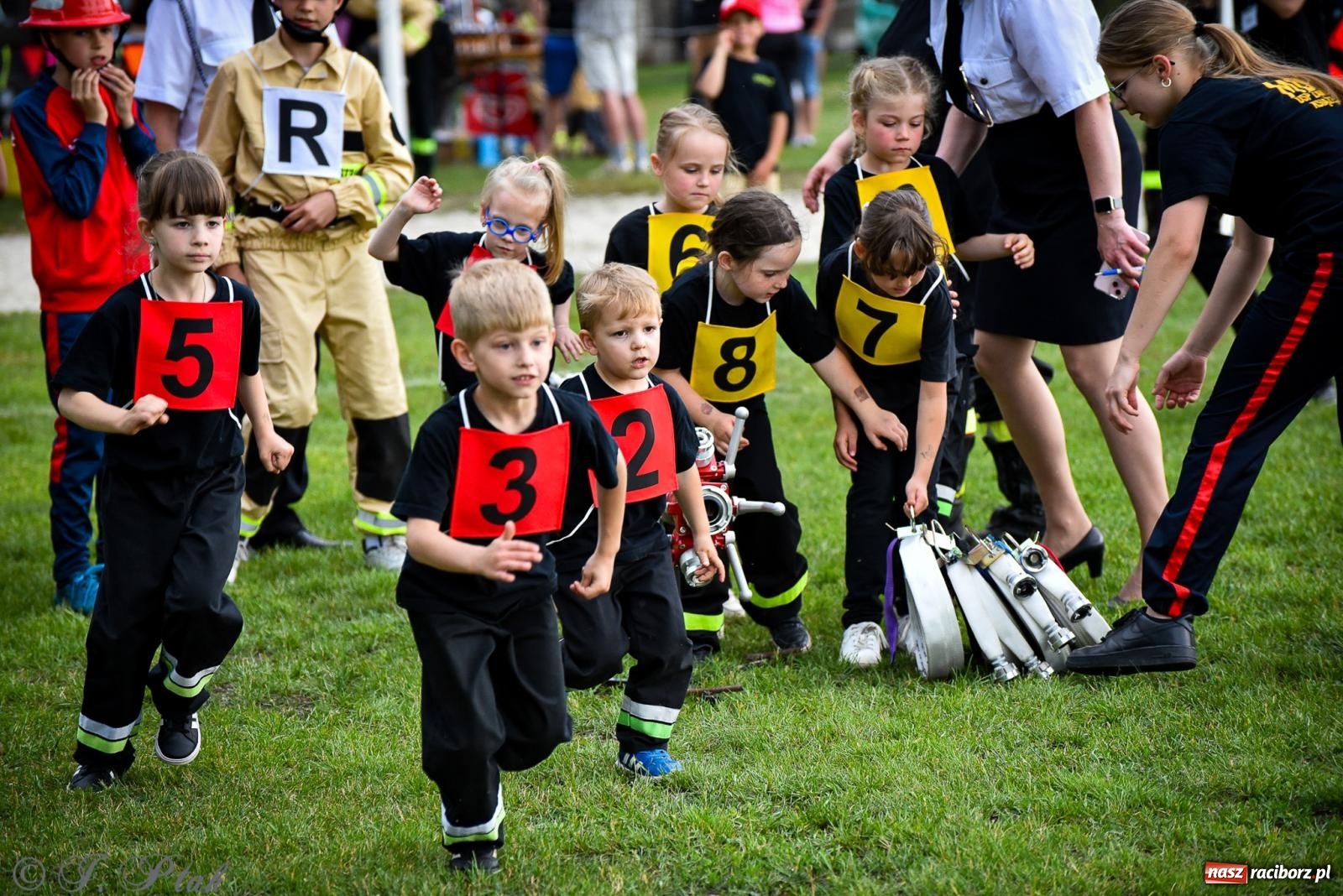 Zdjęcie w galerii na portalu naszraciborz.pl: Zawody sportowo-pożarnicze w Górkach Śląskich. Strażacka rywalizacja mimo kapryśnej pogody wiadomości z regionu