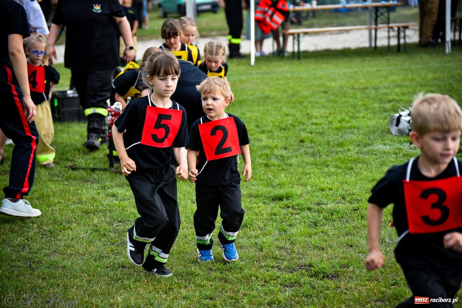 Zdjęcie w galerii na portalu naszraciborz.pl: Zawody sportowo-pożarnicze w Górkach Śląskich. Strażacka rywalizacja mimo kapryśnej pogody wiadomości z regionu