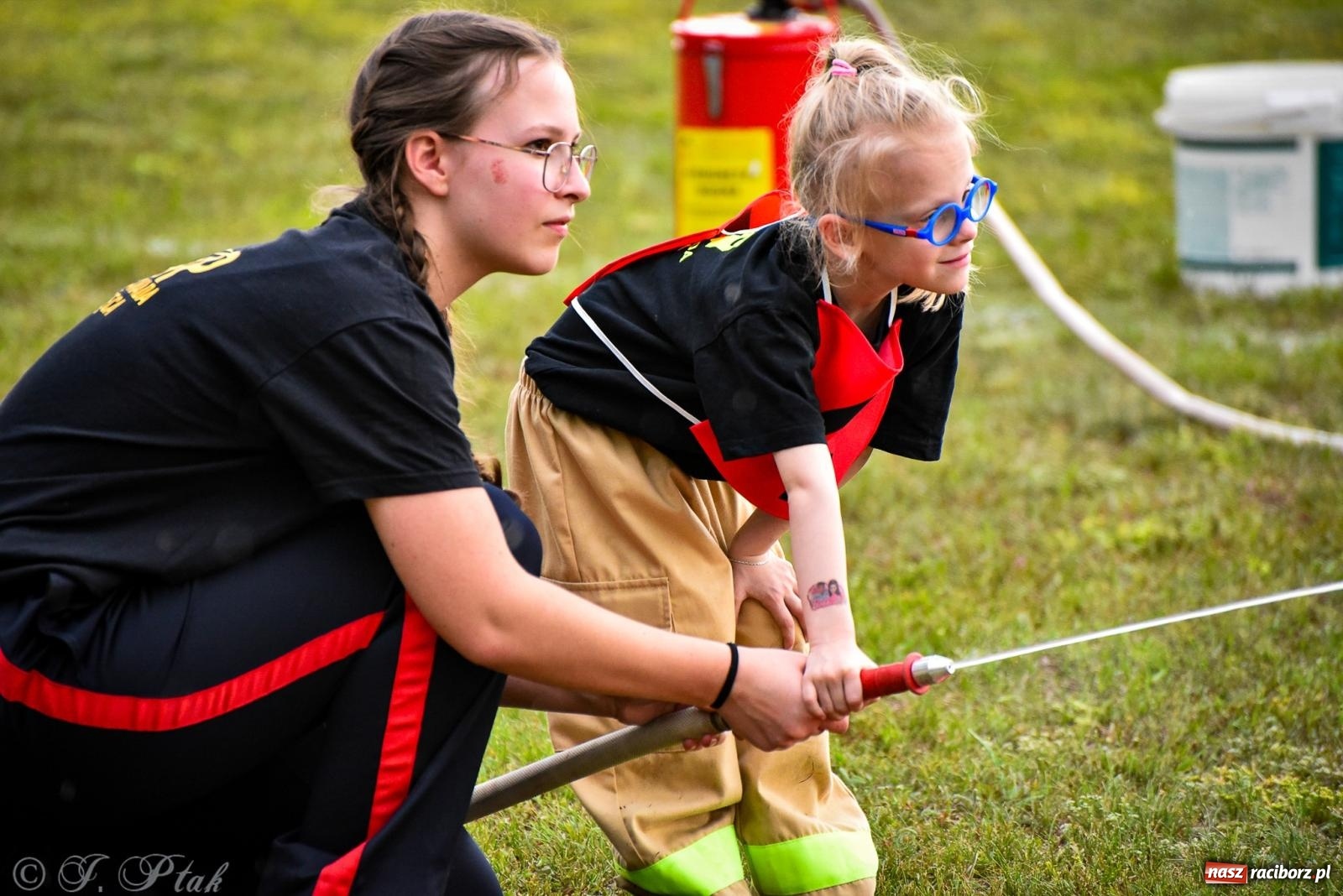 Zdjęcie w galerii na portalu naszraciborz.pl: Zawody sportowo-pożarnicze w Górkach Śląskich. Strażacka rywalizacja mimo kapryśnej pogody wiadomości z regionu