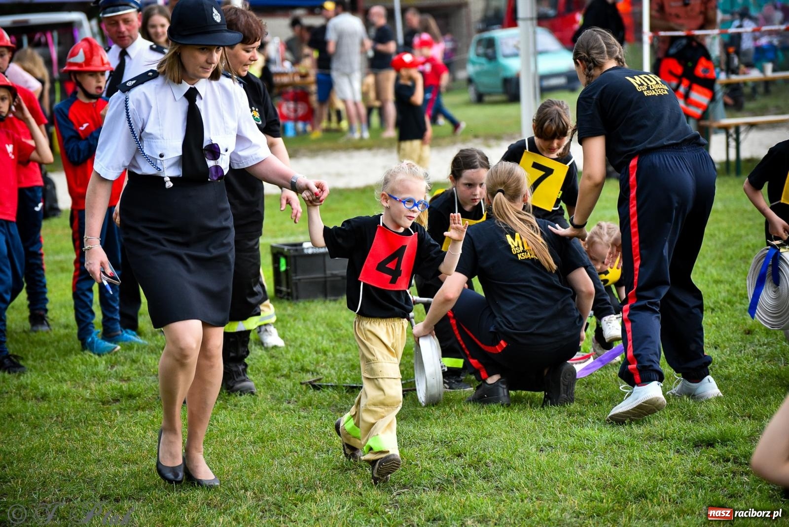 Zdjęcie w galerii na portalu naszraciborz.pl: Zawody sportowo-pożarnicze w Górkach Śląskich. Strażacka rywalizacja mimo kapryśnej pogody wiadomości z regionu