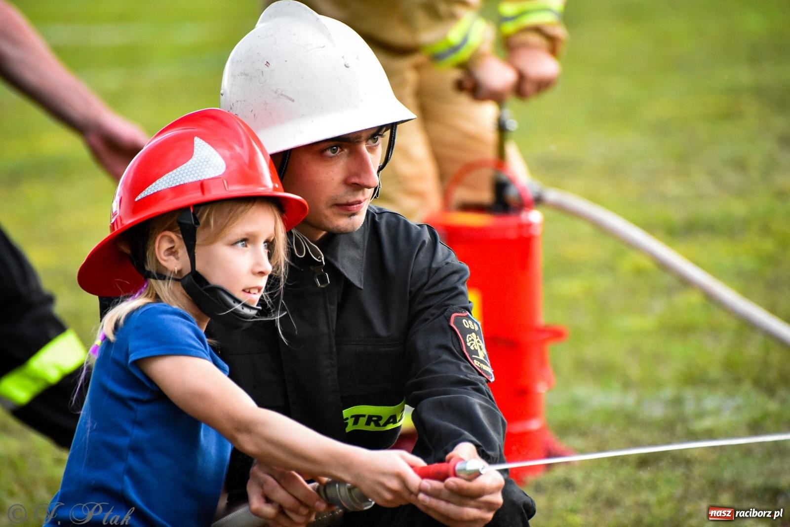 Zdjęcie w galerii na portalu naszraciborz.pl: Zawody sportowo-pożarnicze w Górkach Śląskich. Strażacka rywalizacja mimo kapryśnej pogody wiadomości z regionu
