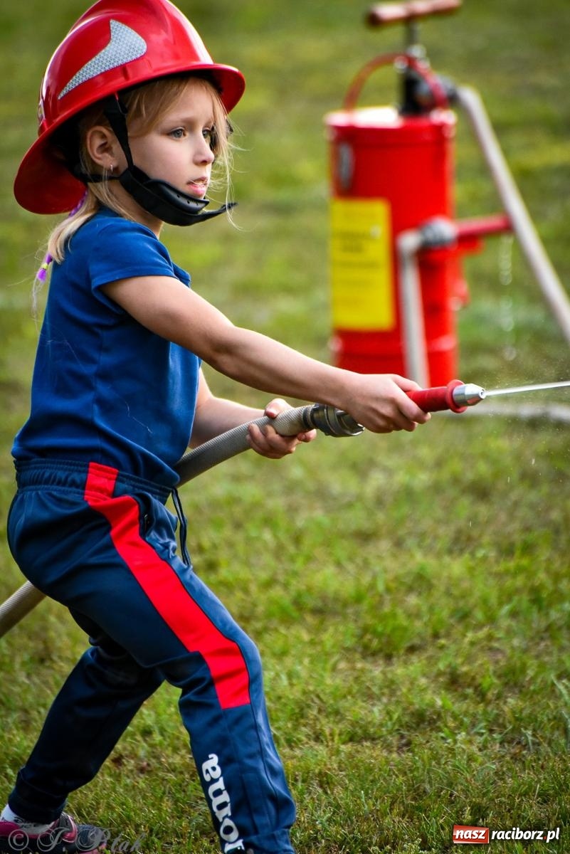 Zdjęcie w galerii na portalu naszraciborz.pl: Zawody sportowo-pożarnicze w Górkach Śląskich. Strażacka rywalizacja mimo kapryśnej pogody wiadomości z regionu