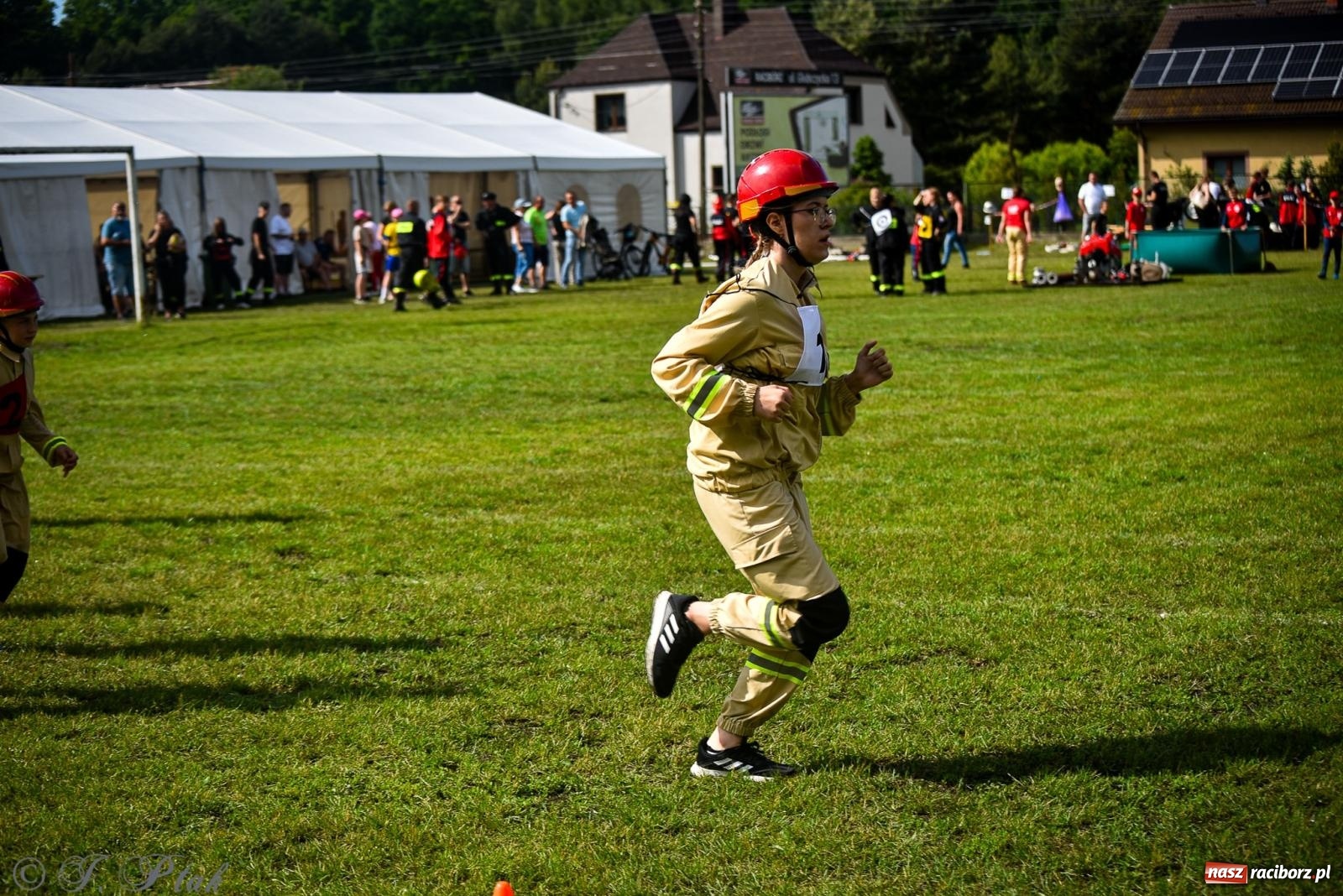Zdjęcie w galerii na portalu naszraciborz.pl: Zawody sportowo-pożarnicze w Górkach Śląskich. Strażacka rywalizacja mimo kapryśnej pogody wiadomości z regionu