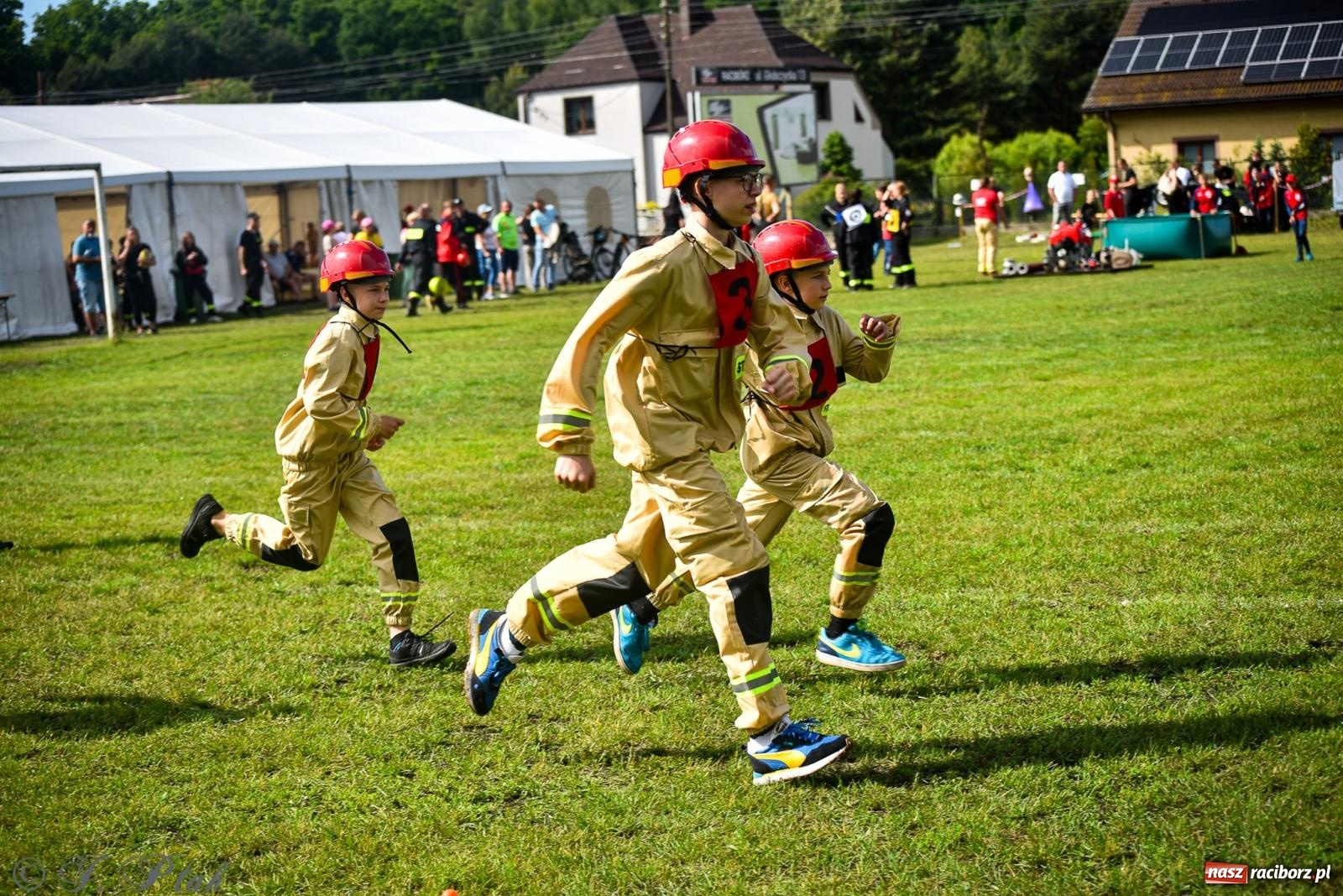Zdjęcie w galerii na portalu naszraciborz.pl: Zawody sportowo-pożarnicze w Górkach Śląskich. Strażacka rywalizacja mimo kapryśnej pogody wiadomości z regionu
