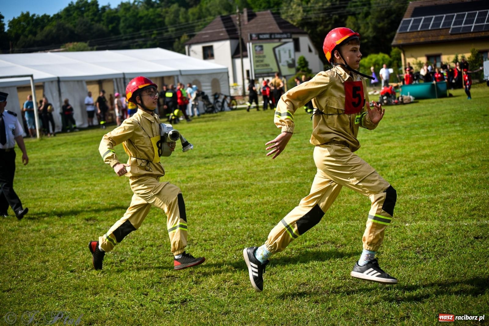 Zdjęcie w galerii na portalu naszraciborz.pl: Zawody sportowo-pożarnicze w Górkach Śląskich. Strażacka rywalizacja mimo kapryśnej pogody wiadomości z regionu
