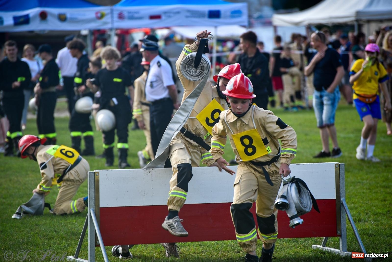 Zdjęcie w galerii na portalu naszraciborz.pl: Zawody sportowo-pożarnicze w Górkach Śląskich. Strażacka rywalizacja mimo kapryśnej pogody wiadomości z regionu