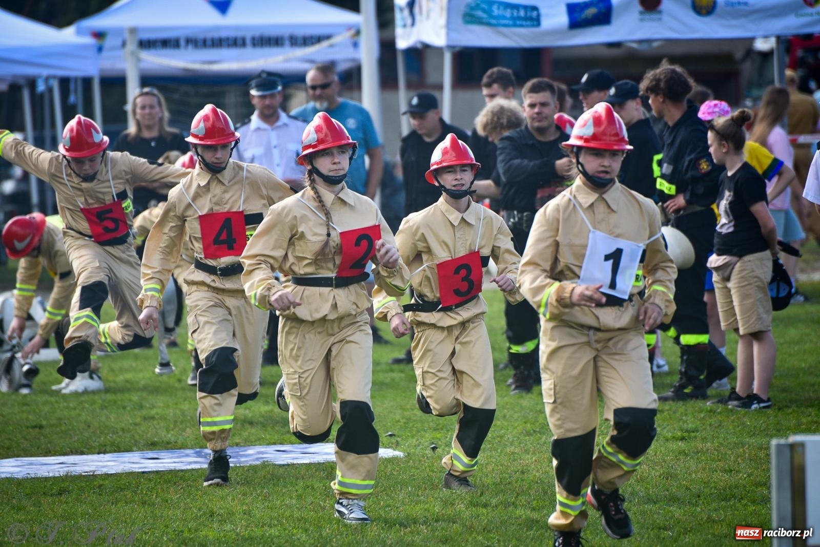 Zdjęcie w galerii na portalu naszraciborz.pl: Zawody sportowo-pożarnicze w Górkach Śląskich. Strażacka rywalizacja mimo kapryśnej pogody wiadomości z regionu