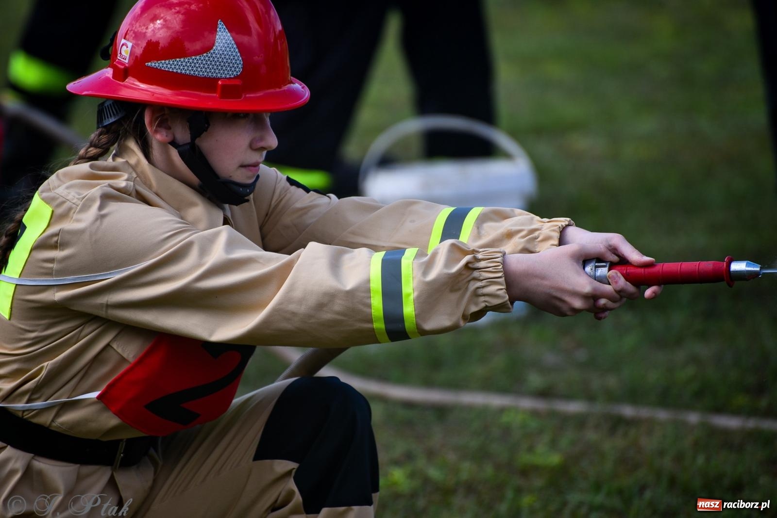 Zdjęcie w galerii na portalu naszraciborz.pl: Zawody sportowo-pożarnicze w Górkach Śląskich. Strażacka rywalizacja mimo kapryśnej pogody wiadomości z regionu
