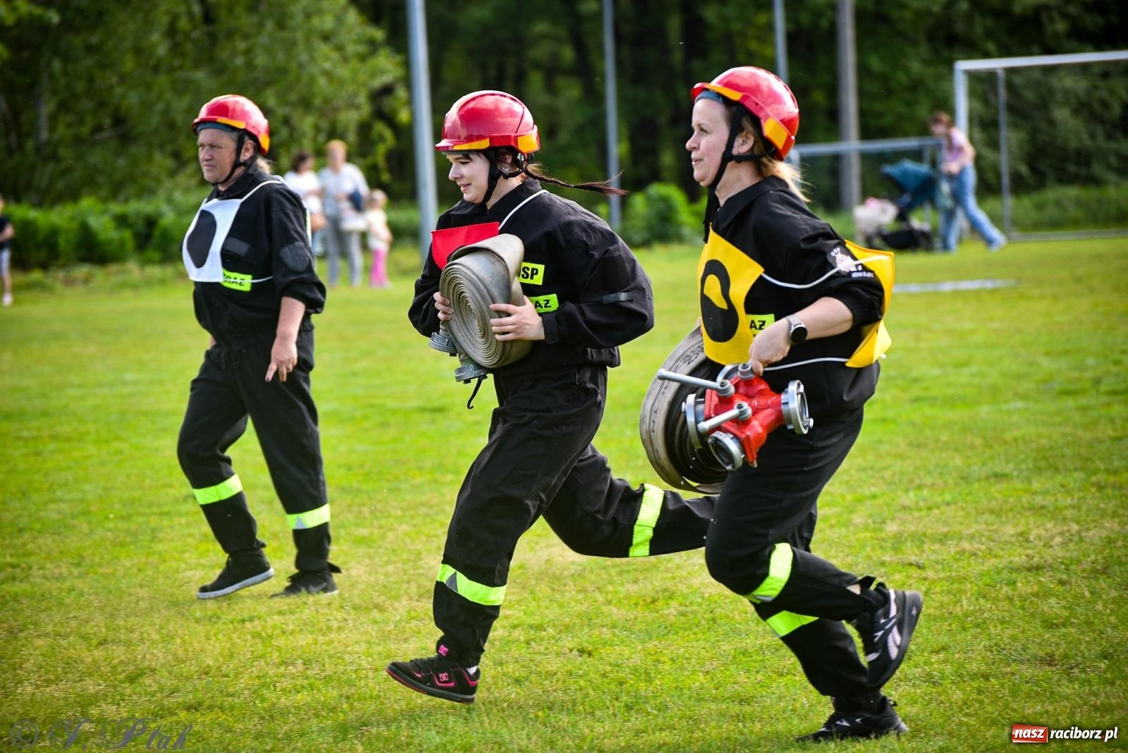 Zdjęcie w galerii na portalu naszraciborz.pl: Zawody sportowo-pożarnicze w Górkach Śląskich. Strażacka rywalizacja mimo kapryśnej pogody wiadomości z regionu