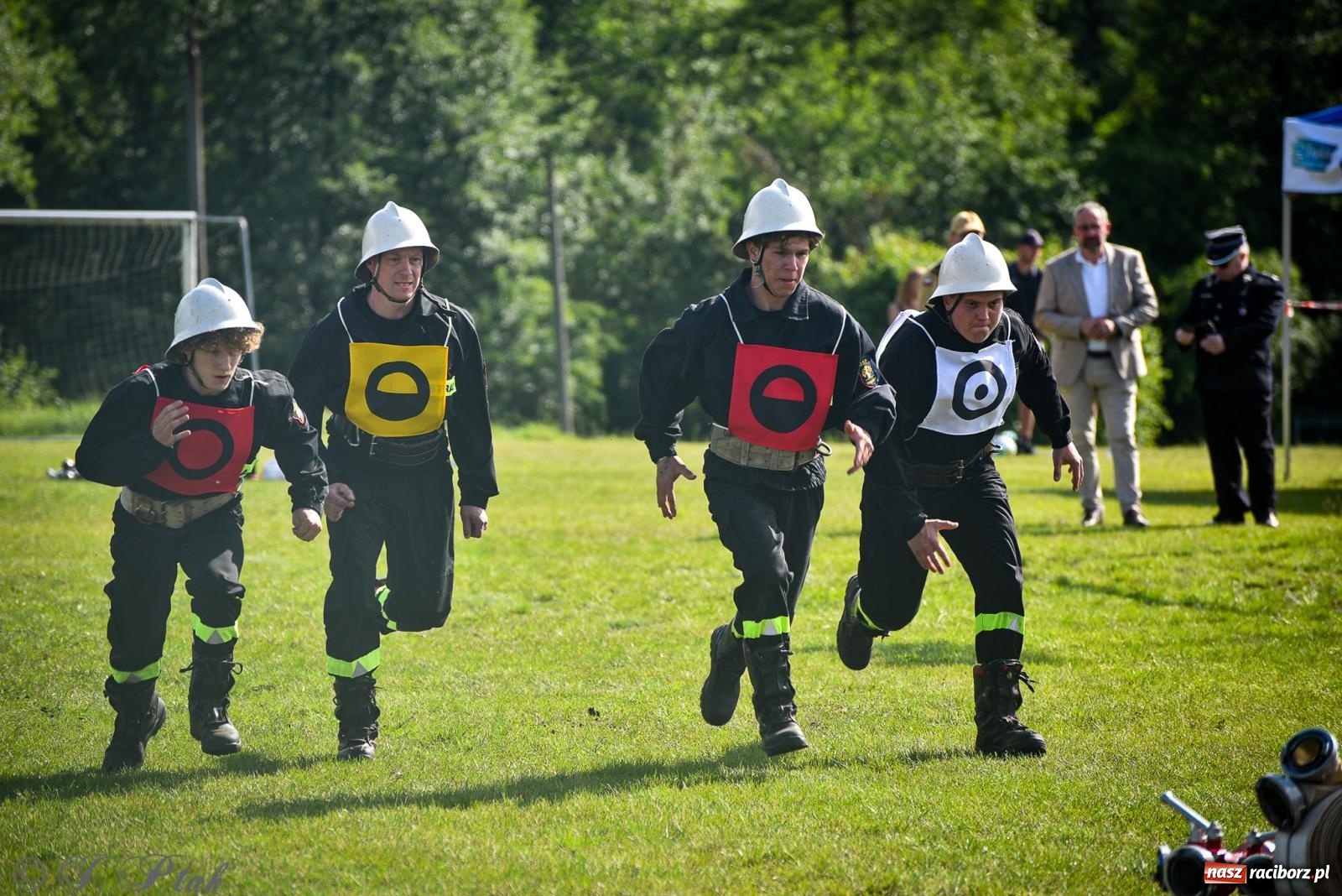 Zdjęcie w galerii na portalu naszraciborz.pl: Zawody sportowo-pożarnicze w Górkach Śląskich. Strażacka rywalizacja mimo kapryśnej pogody wiadomości z regionu