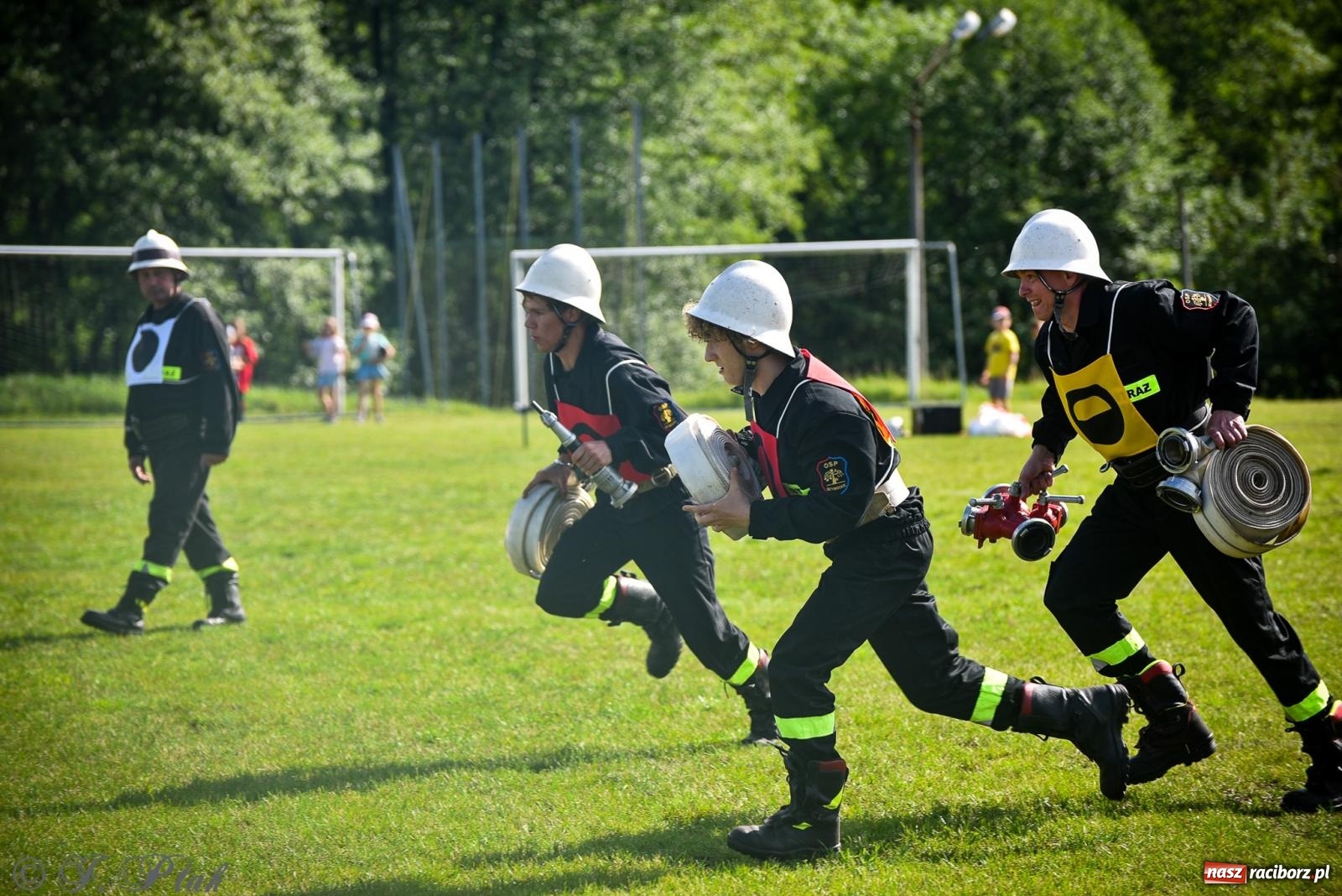 Zdjęcie w galerii na portalu naszraciborz.pl: Zawody sportowo-pożarnicze w Górkach Śląskich. Strażacka rywalizacja mimo kapryśnej pogody wiadomości z regionu