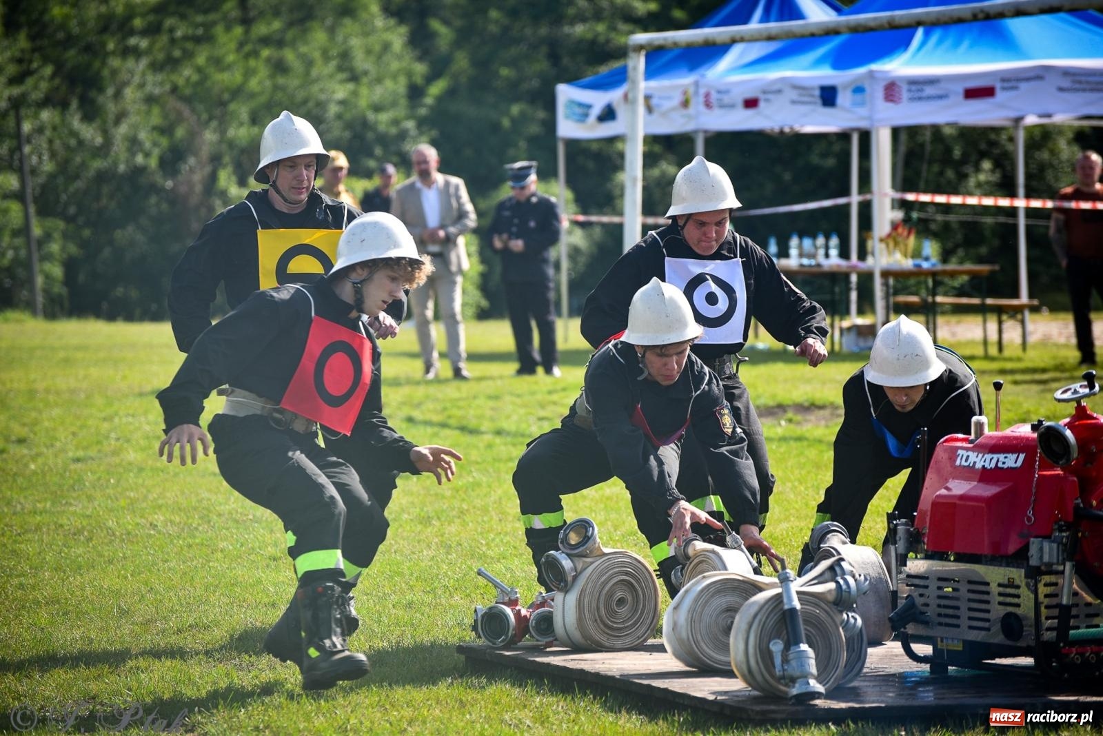 Zdjęcie w galerii na portalu naszraciborz.pl: Zawody sportowo-pożarnicze w Górkach Śląskich. Strażacka rywalizacja mimo kapryśnej pogody wiadomości z regionu