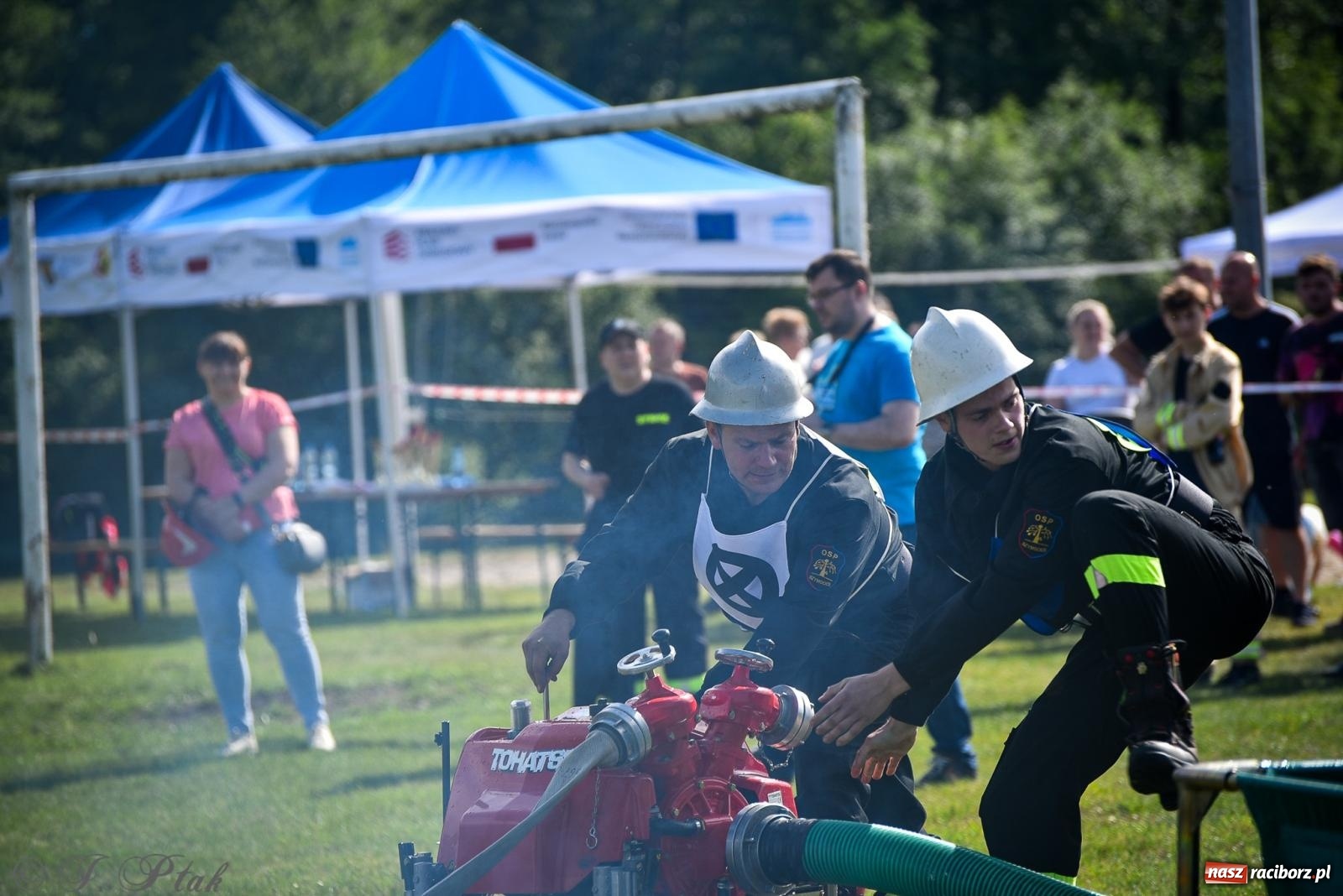 Zdjęcie w galerii na portalu naszraciborz.pl: Zawody sportowo-pożarnicze w Górkach Śląskich. Strażacka rywalizacja mimo kapryśnej pogody wiadomości z regionu