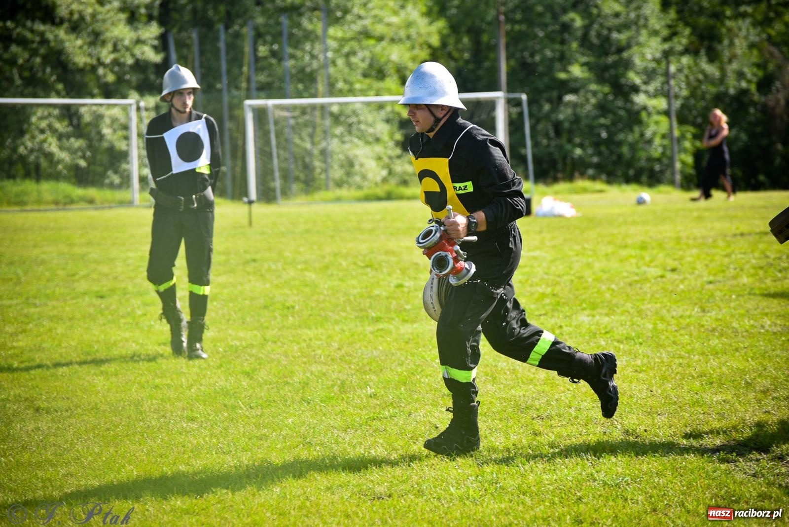 Zdjęcie w galerii na portalu naszraciborz.pl: Zawody sportowo-pożarnicze w Górkach Śląskich. Strażacka rywalizacja mimo kapryśnej pogody wiadomości z regionu