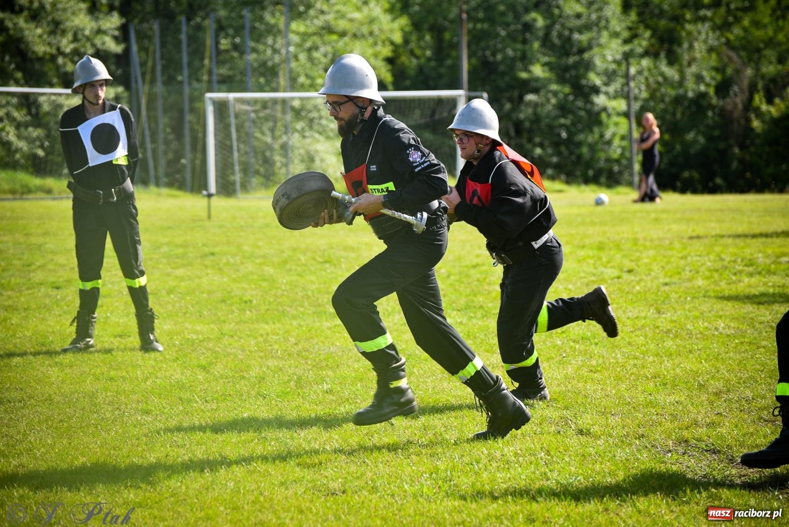 Zdjęcie w galerii na portalu naszraciborz.pl: Zawody sportowo-pożarnicze w Górkach Śląskich. Strażacka rywalizacja mimo kapryśnej pogody wiadomości z regionu