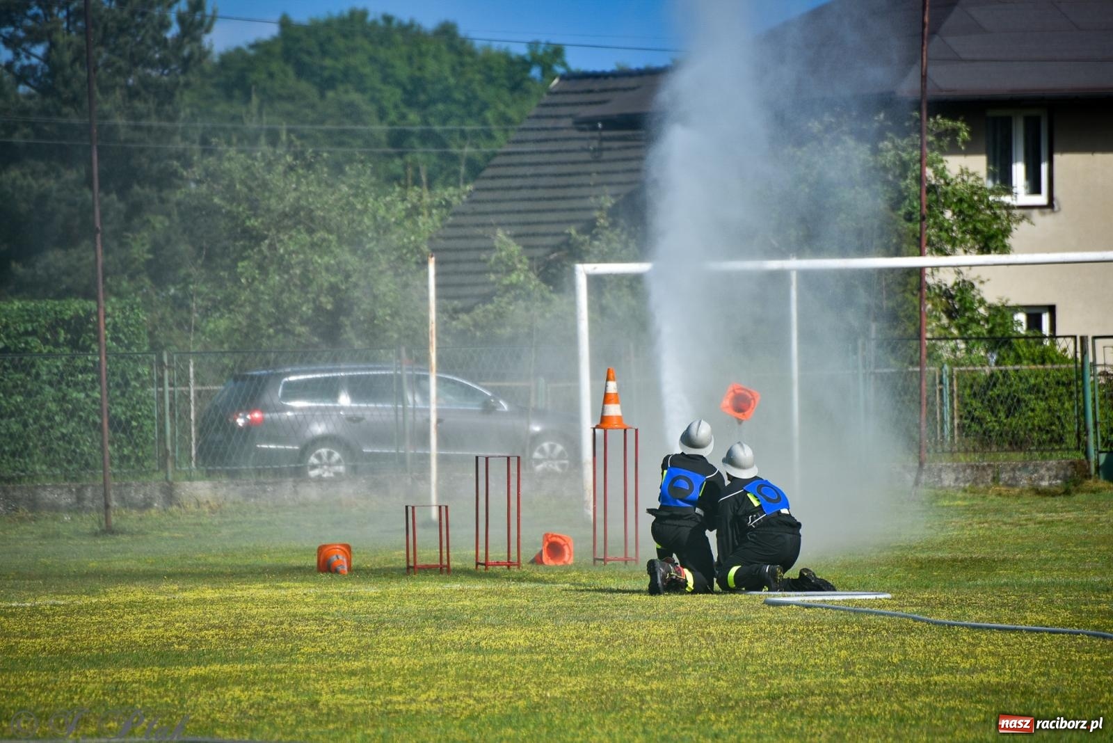 Zdjęcie w galerii na portalu naszraciborz.pl: Zawody sportowo-pożarnicze w Górkach Śląskich. Strażacka rywalizacja mimo kapryśnej pogody wiadomości z regionu