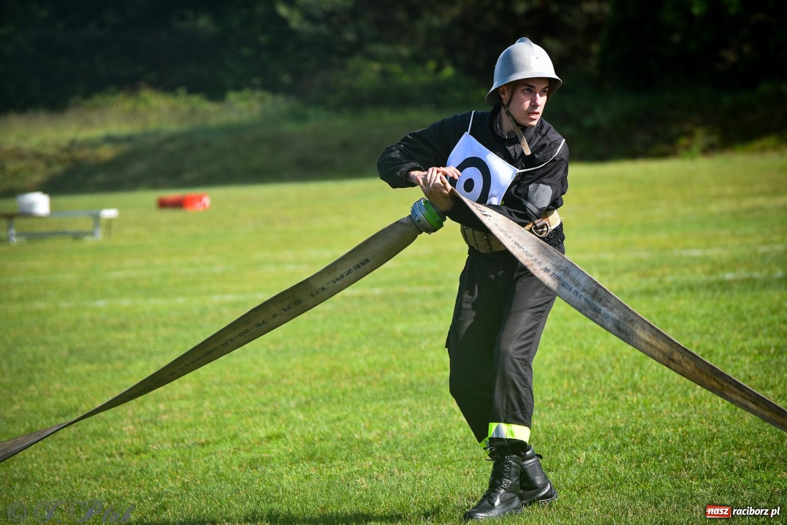 Zdjęcie w galerii na portalu naszraciborz.pl: Zawody sportowo-pożarnicze w Górkach Śląskich. Strażacka rywalizacja mimo kapryśnej pogody wiadomości z regionu