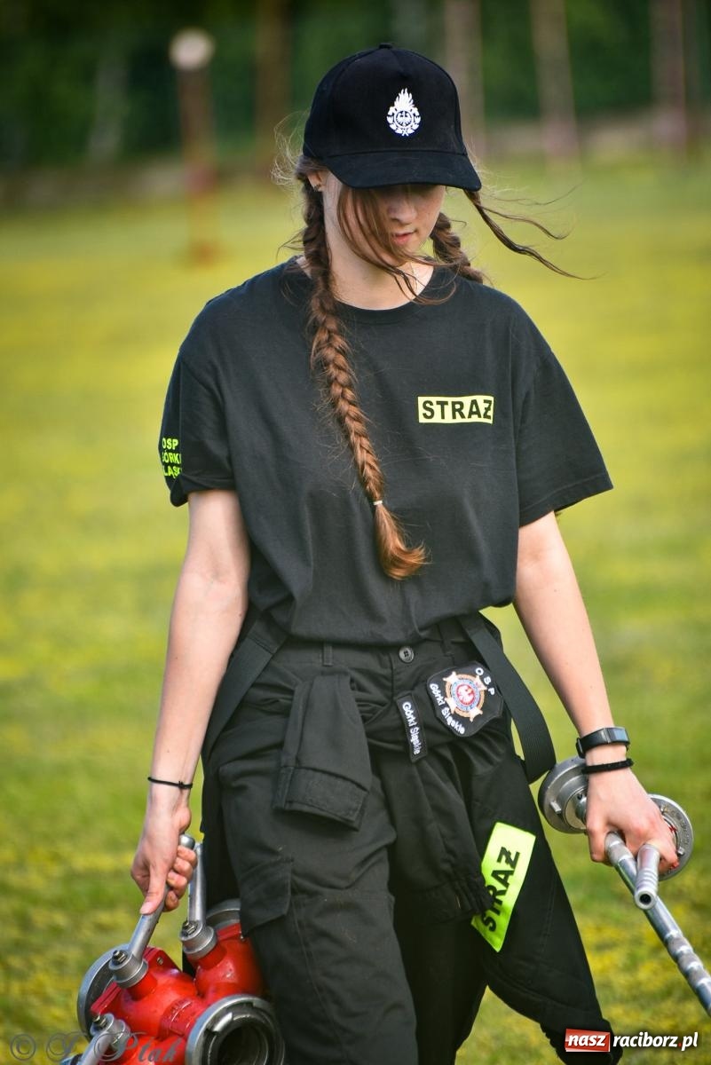 Zdjęcie w galerii na portalu naszraciborz.pl: Zawody sportowo-pożarnicze w Górkach Śląskich. Strażacka rywalizacja mimo kapryśnej pogody wiadomości z regionu