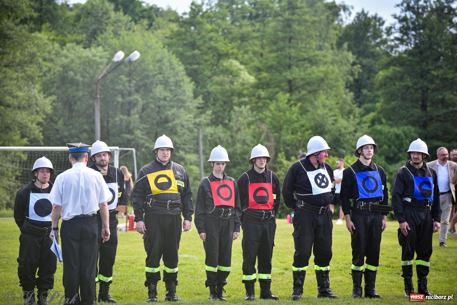 Zdjęcie w galerii na portalu naszraciborz.pl: Zawody sportowo-pożarnicze w Górkach Śląskich. Strażacka rywalizacja mimo kapryśnej pogody wiadomości z regionu
