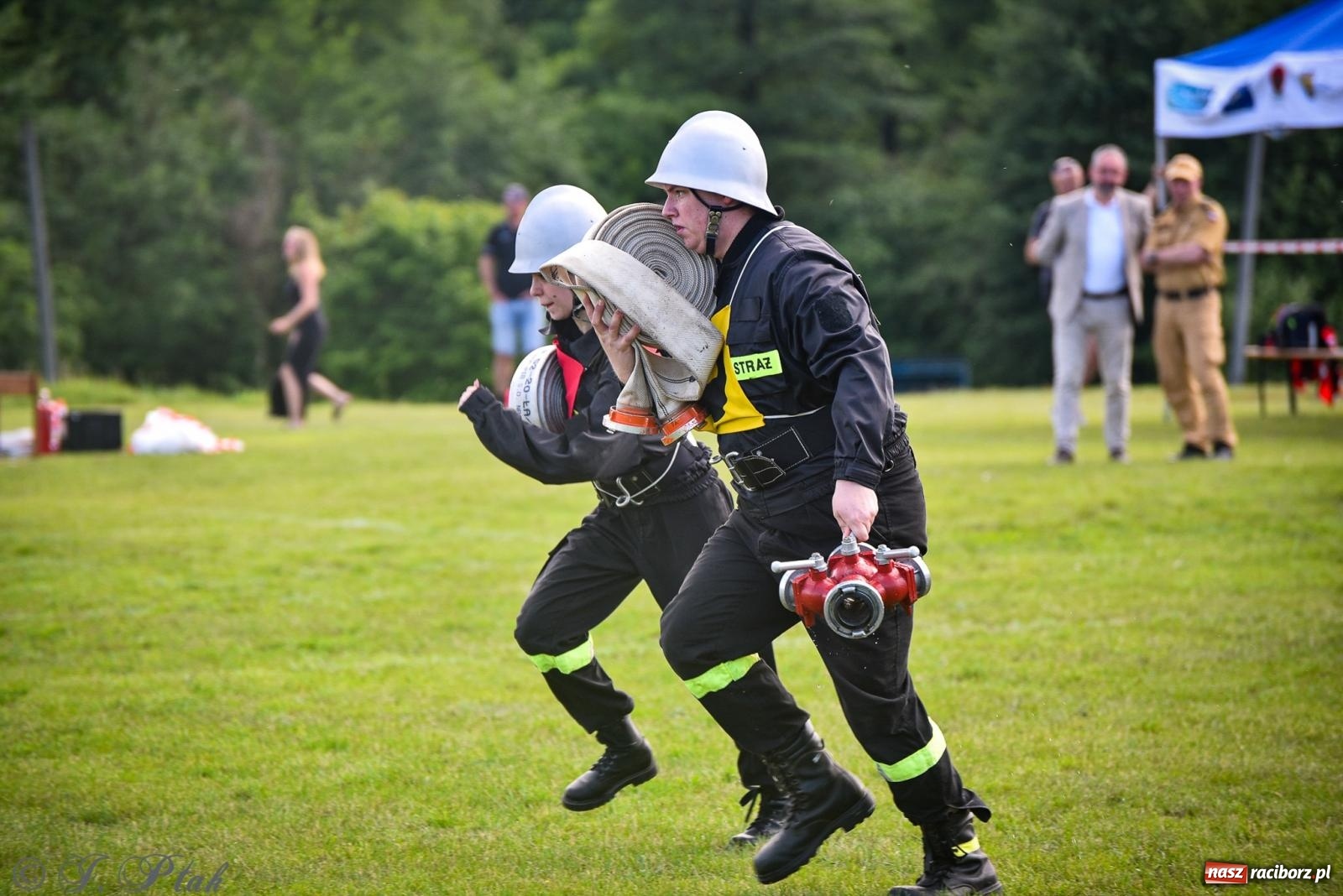Zdjęcie w galerii na portalu naszraciborz.pl: Zawody sportowo-pożarnicze w Górkach Śląskich. Strażacka rywalizacja mimo kapryśnej pogody wiadomości z regionu