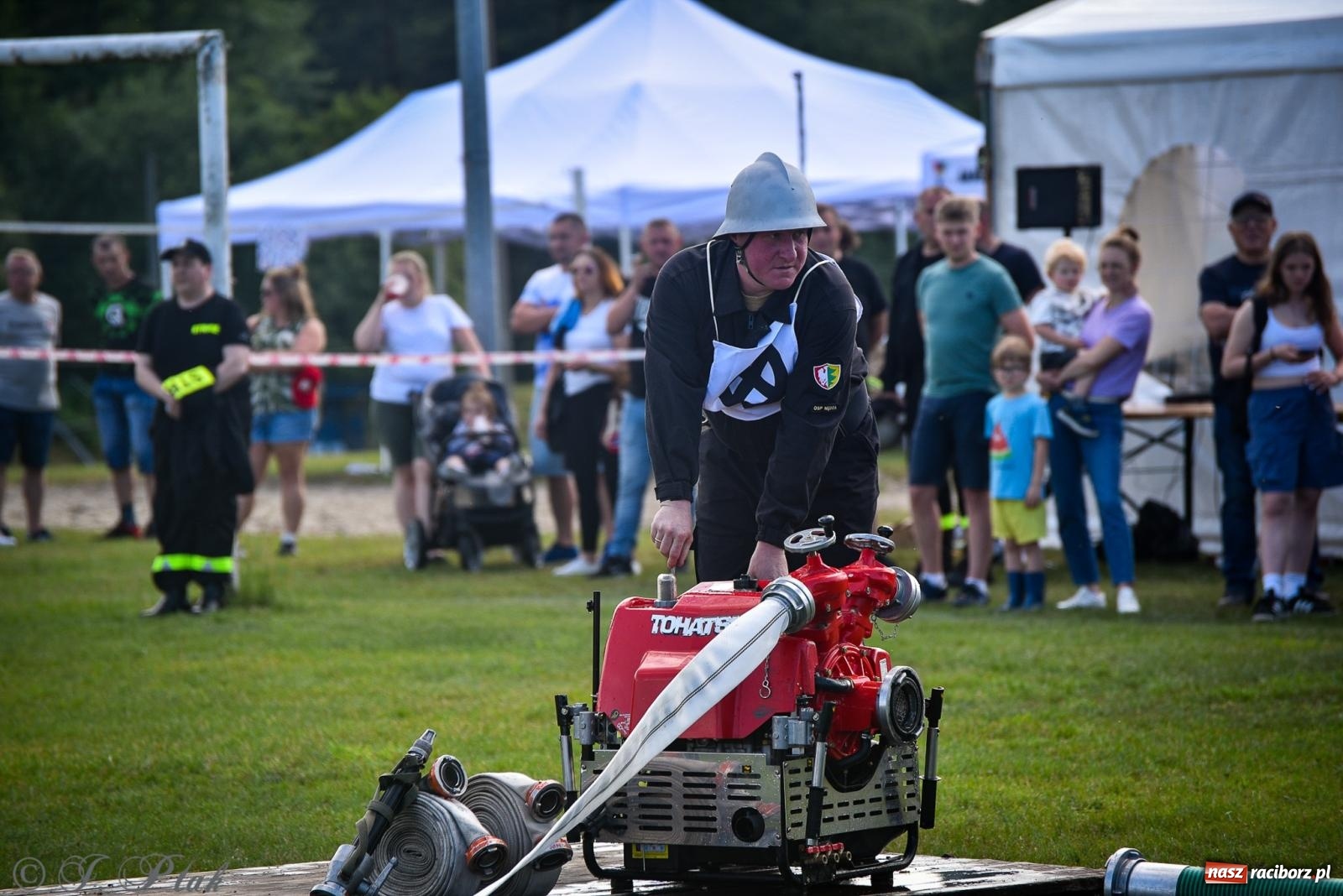 Zdjęcie w galerii na portalu naszraciborz.pl: Zawody sportowo-pożarnicze w Górkach Śląskich. Strażacka rywalizacja mimo kapryśnej pogody wiadomości z regionu