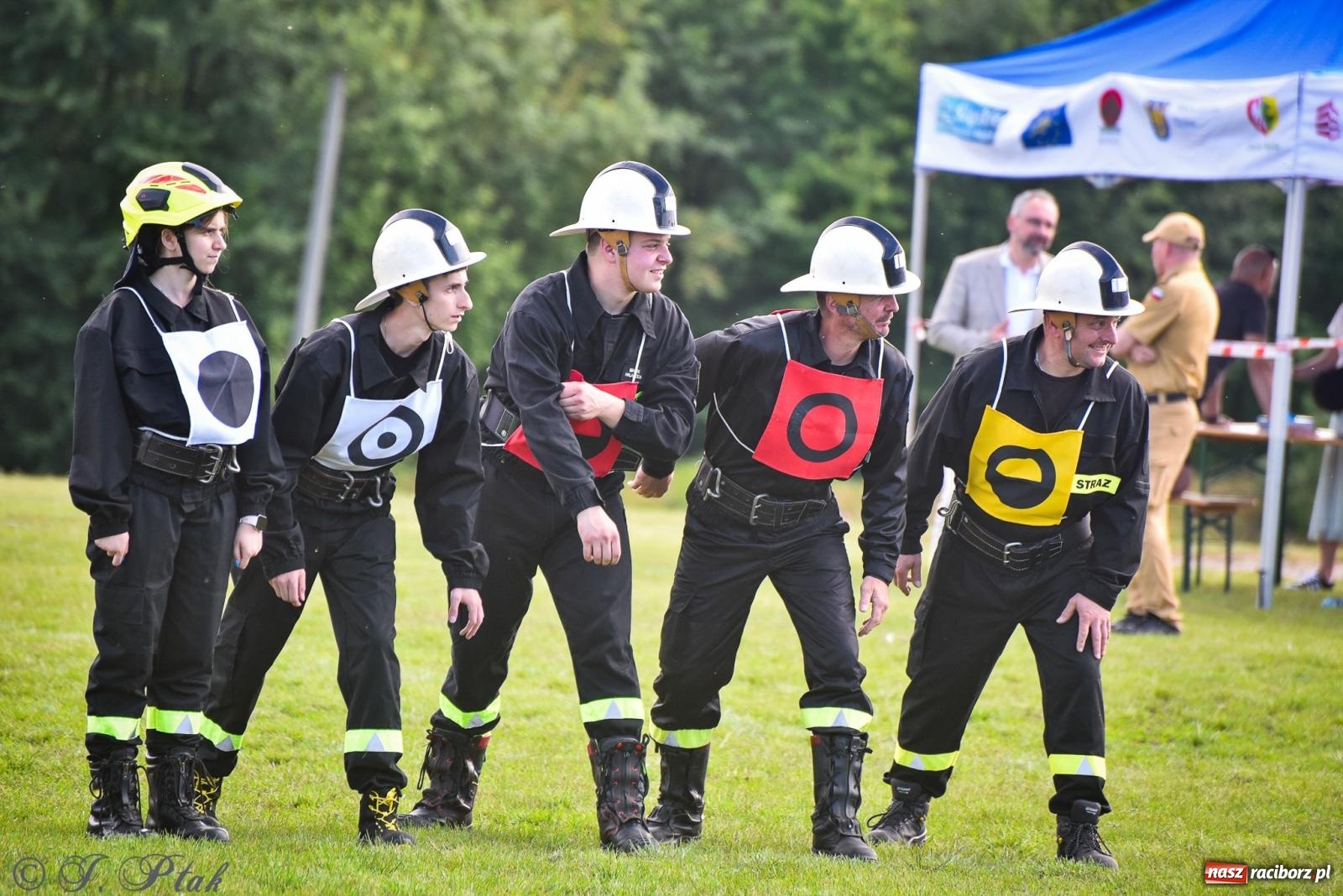 Zdjęcie w galerii na portalu naszraciborz.pl: Zawody sportowo-pożarnicze w Górkach Śląskich. Strażacka rywalizacja mimo kapryśnej pogody wiadomości z regionu