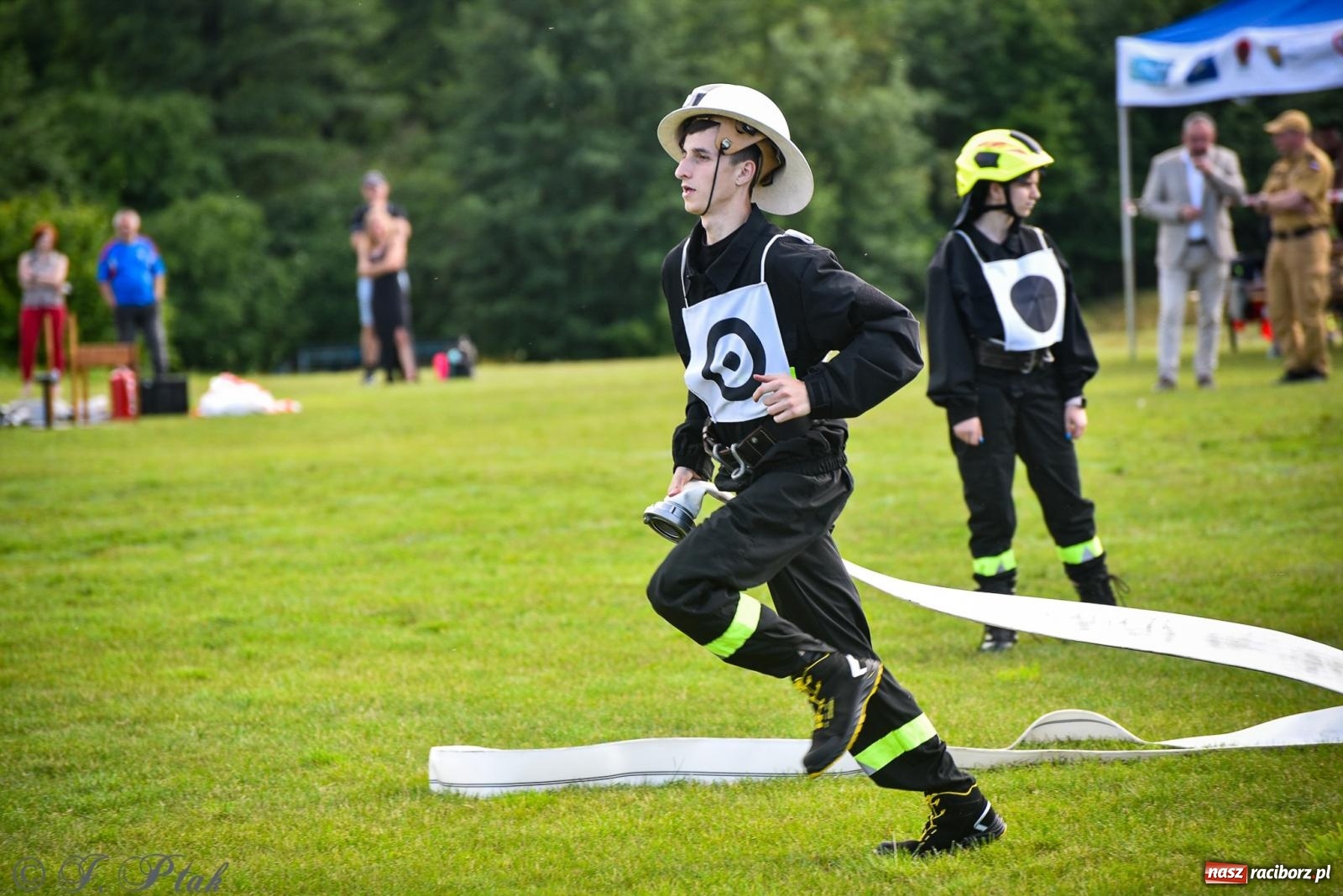 Zdjęcie w galerii na portalu naszraciborz.pl: Zawody sportowo-pożarnicze w Górkach Śląskich. Strażacka rywalizacja mimo kapryśnej pogody wiadomości z regionu