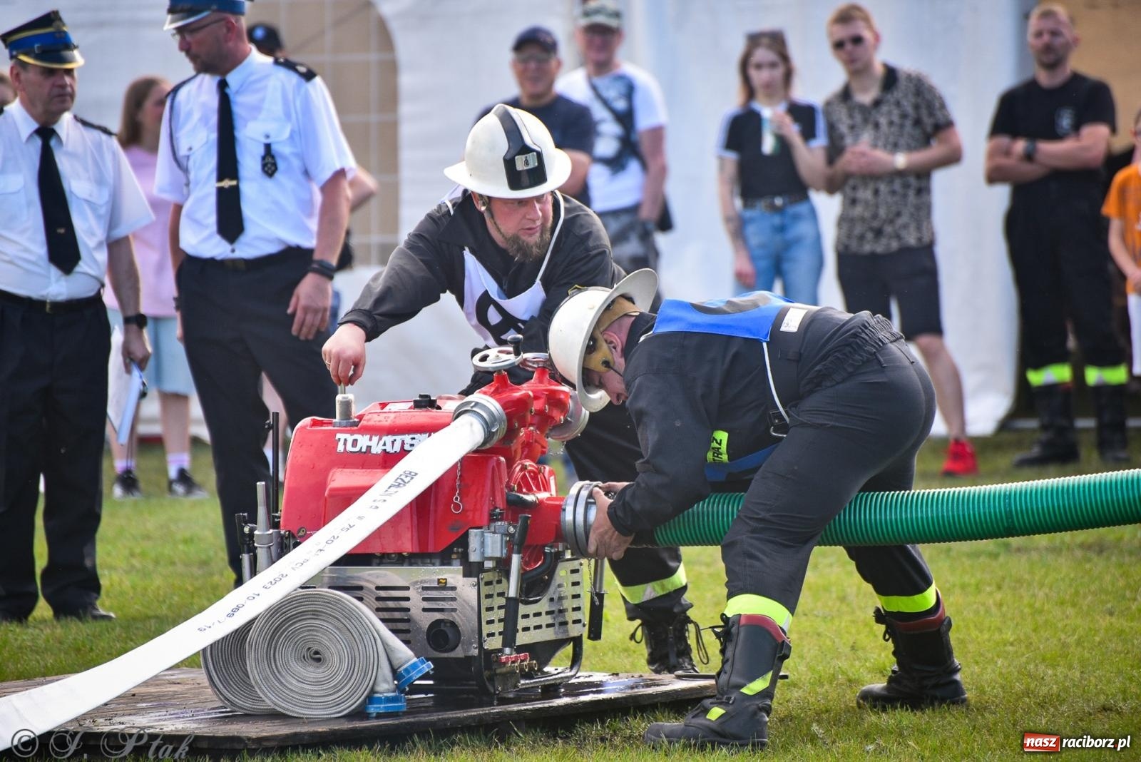 Zdjęcie w galerii na portalu naszraciborz.pl: Zawody sportowo-pożarnicze w Górkach Śląskich. Strażacka rywalizacja mimo kapryśnej pogody wiadomości z regionu