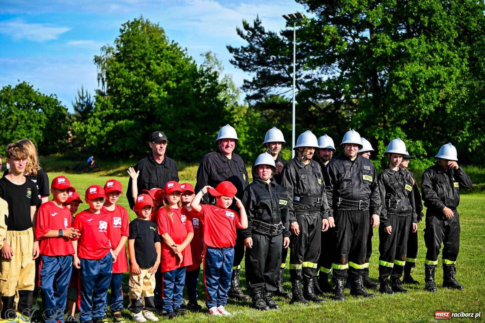 Zdjęcie w galerii na portalu naszraciborz.pl: Zawody sportowo-pożarnicze w Górkach Śląskich. Strażacka rywalizacja mimo kapryśnej pogody wiadomości z regionu