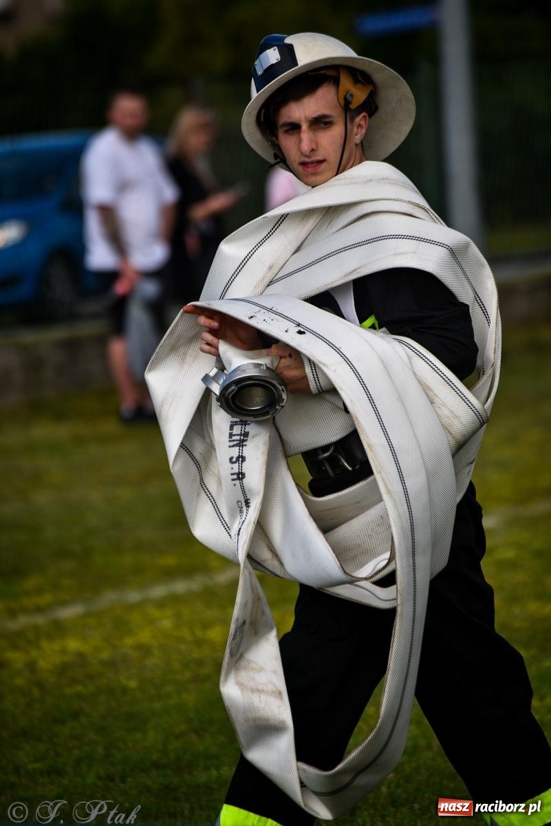 Zdjęcie w galerii na portalu naszraciborz.pl: Zawody sportowo-pożarnicze w Górkach Śląskich. Strażacka rywalizacja mimo kapryśnej pogody wiadomości z regionu
