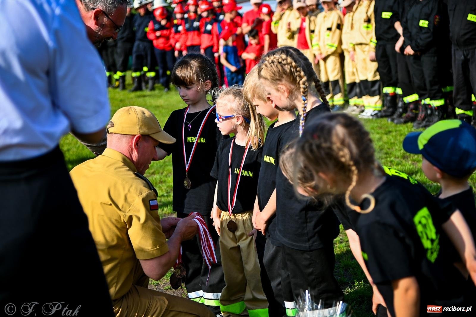 Zdjęcie w galerii na portalu naszraciborz.pl: Zawody sportowo-pożarnicze w Górkach Śląskich. Strażacka rywalizacja mimo kapryśnej pogody wiadomości z regionu