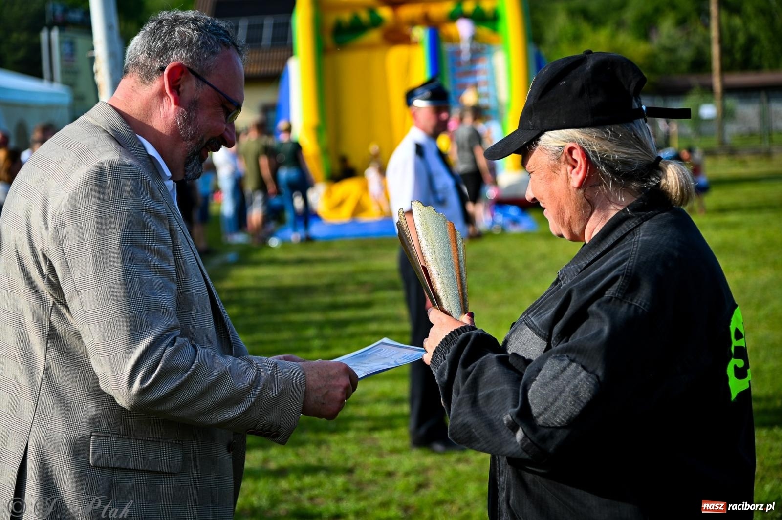 Zdjęcie w galerii na portalu naszraciborz.pl: Zawody sportowo-pożarnicze w Górkach Śląskich. Strażacka rywalizacja mimo kapryśnej pogody wiadomości z regionu
