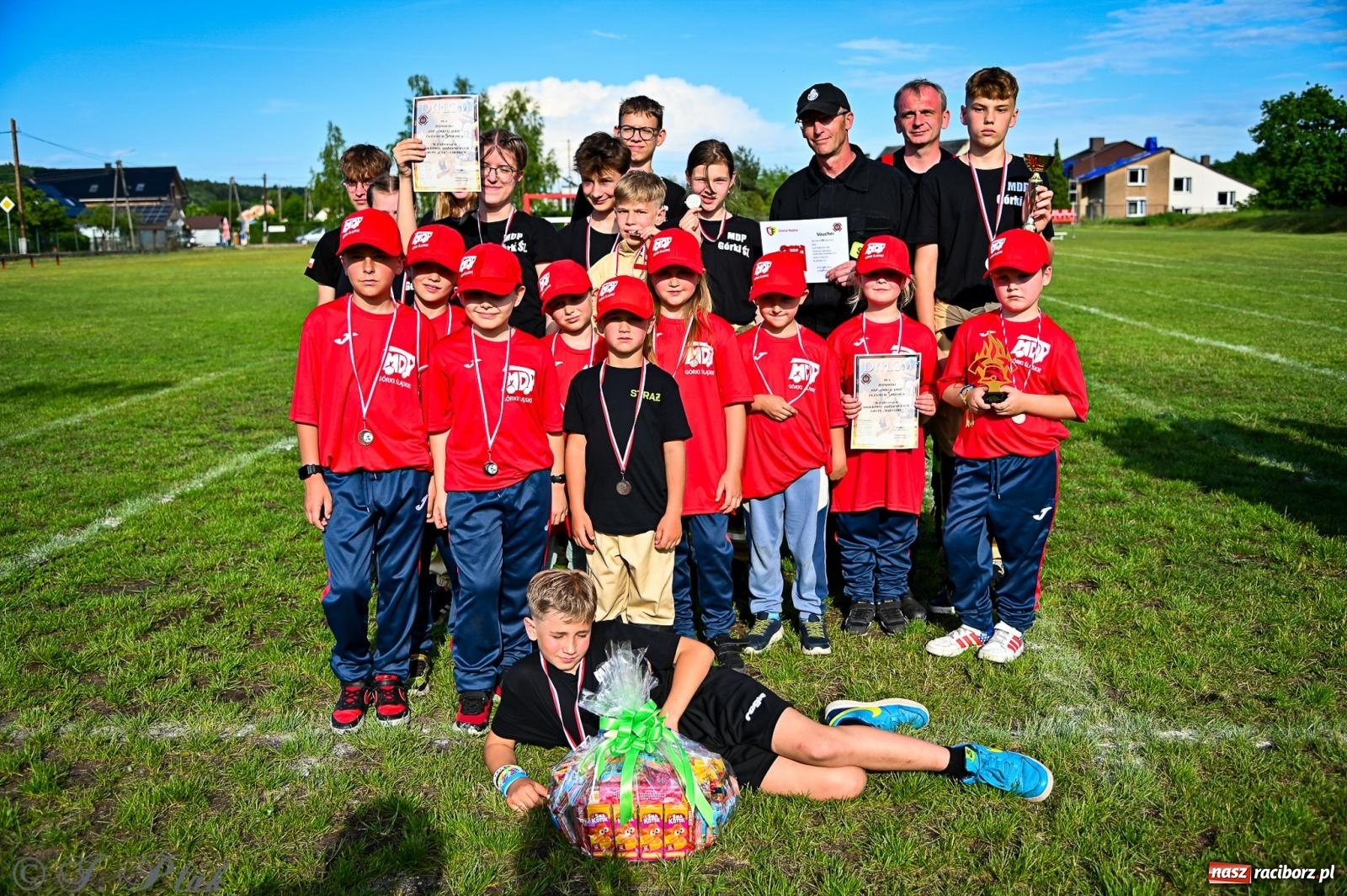 Zdjęcie w galerii na portalu naszraciborz.pl: Zawody sportowo-pożarnicze w Górkach Śląskich. Strażacka rywalizacja mimo kapryśnej pogody wiadomości z regionu