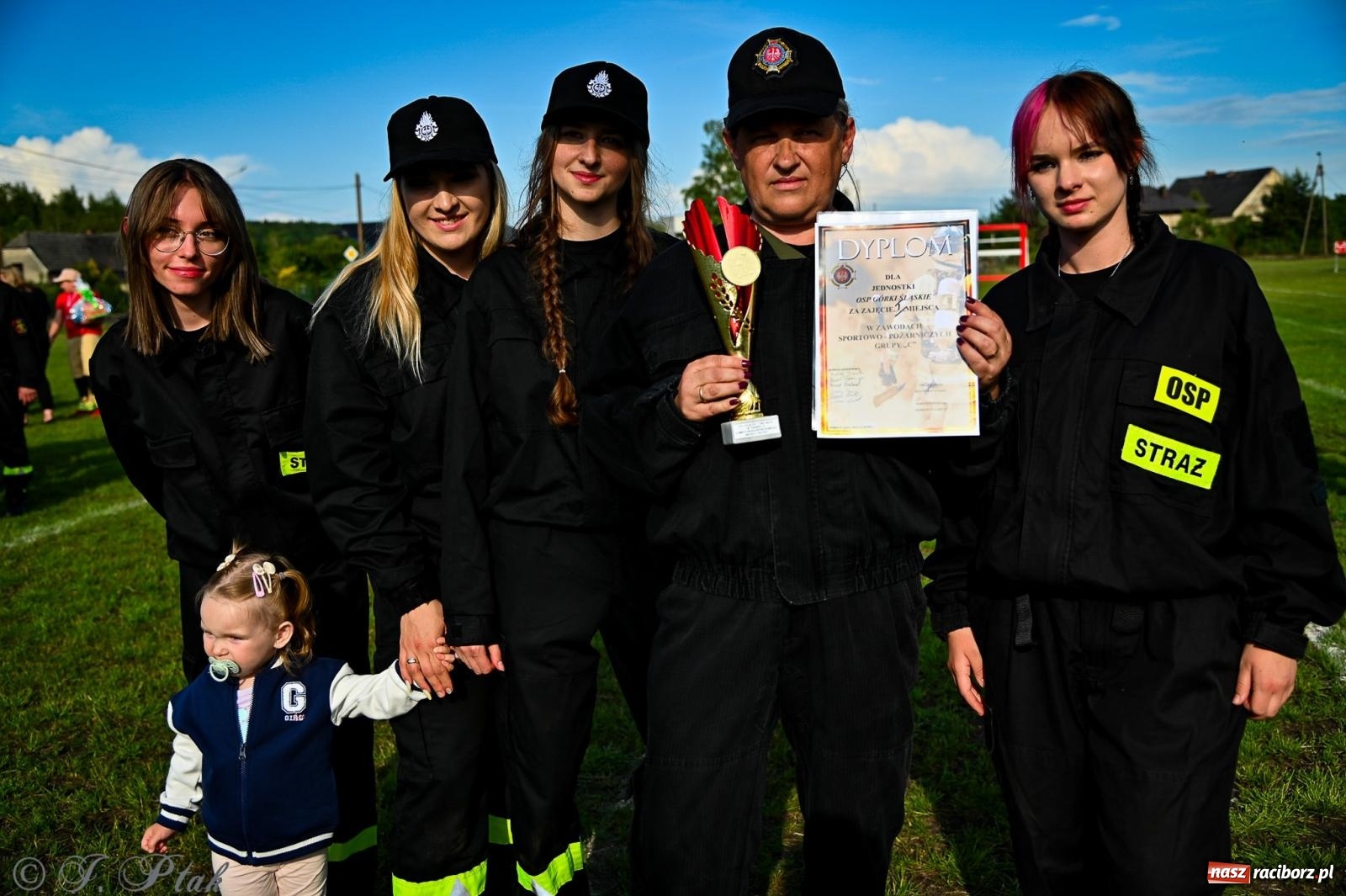 Zdjęcie w galerii na portalu naszraciborz.pl: Zawody sportowo-pożarnicze w Górkach Śląskich. Strażacka rywalizacja mimo kapryśnej pogody wiadomości z regionu