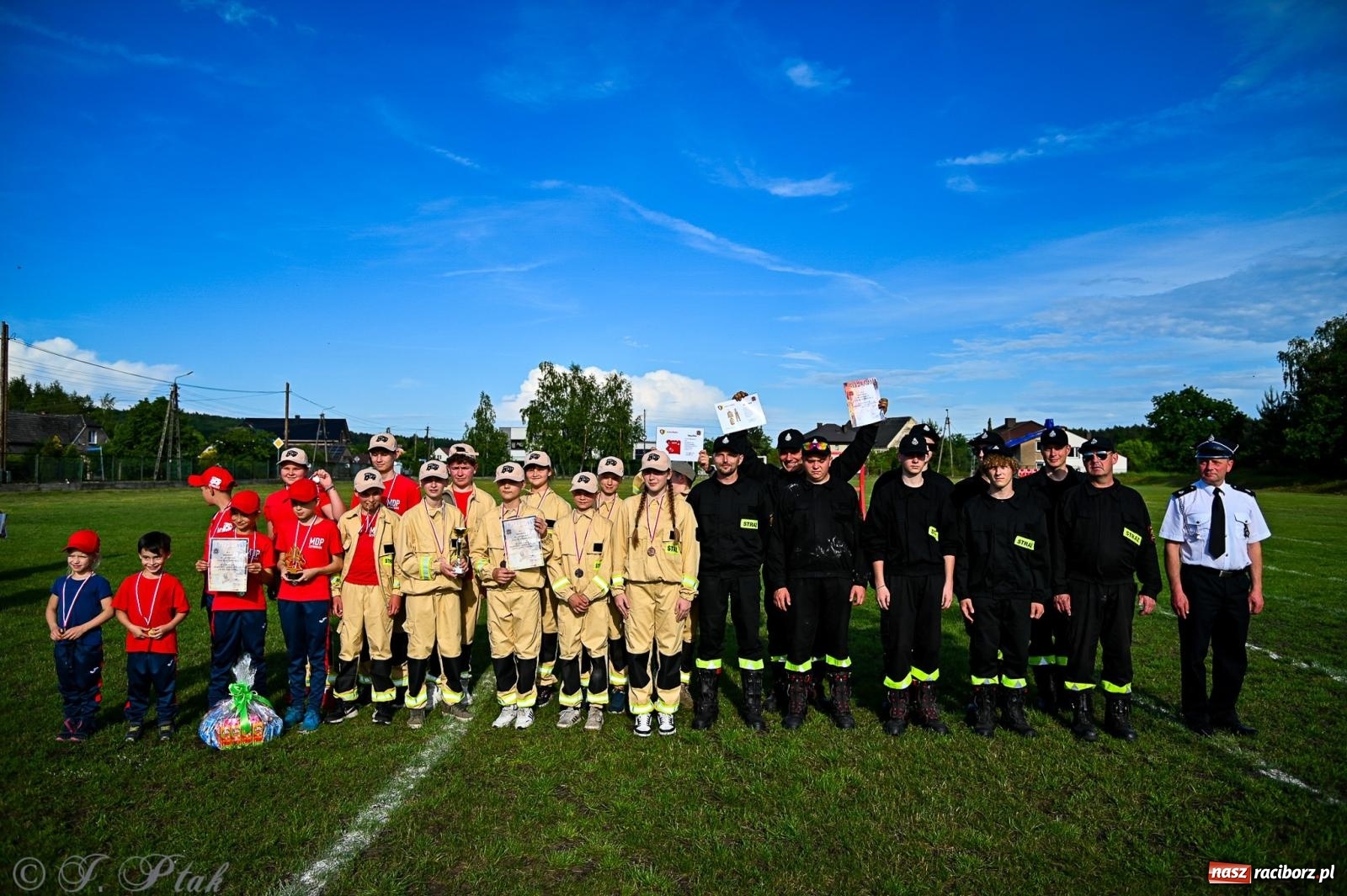 Zdjęcie w galerii na portalu naszraciborz.pl: Zawody sportowo-pożarnicze w Górkach Śląskich. Strażacka rywalizacja mimo kapryśnej pogody wiadomości z regionu
