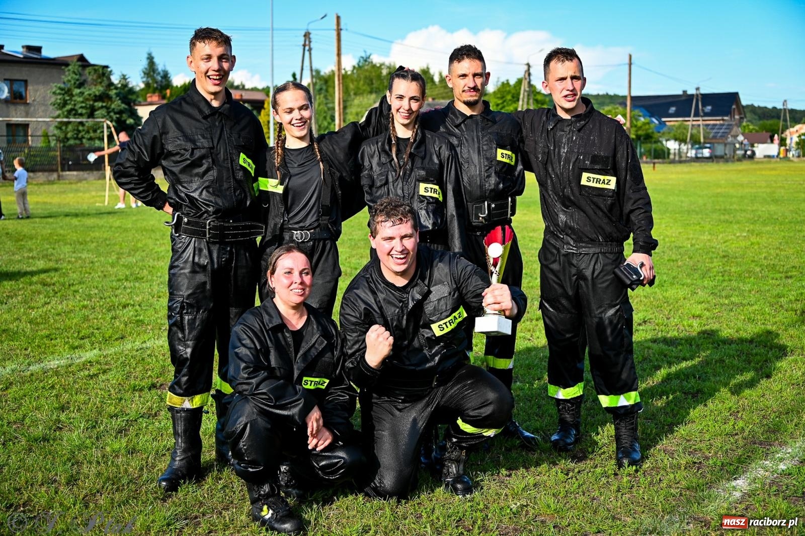 Zdjęcie w galerii na portalu naszraciborz.pl: Zawody sportowo-pożarnicze w Górkach Śląskich. Strażacka rywalizacja mimo kapryśnej pogody wiadomości z regionu