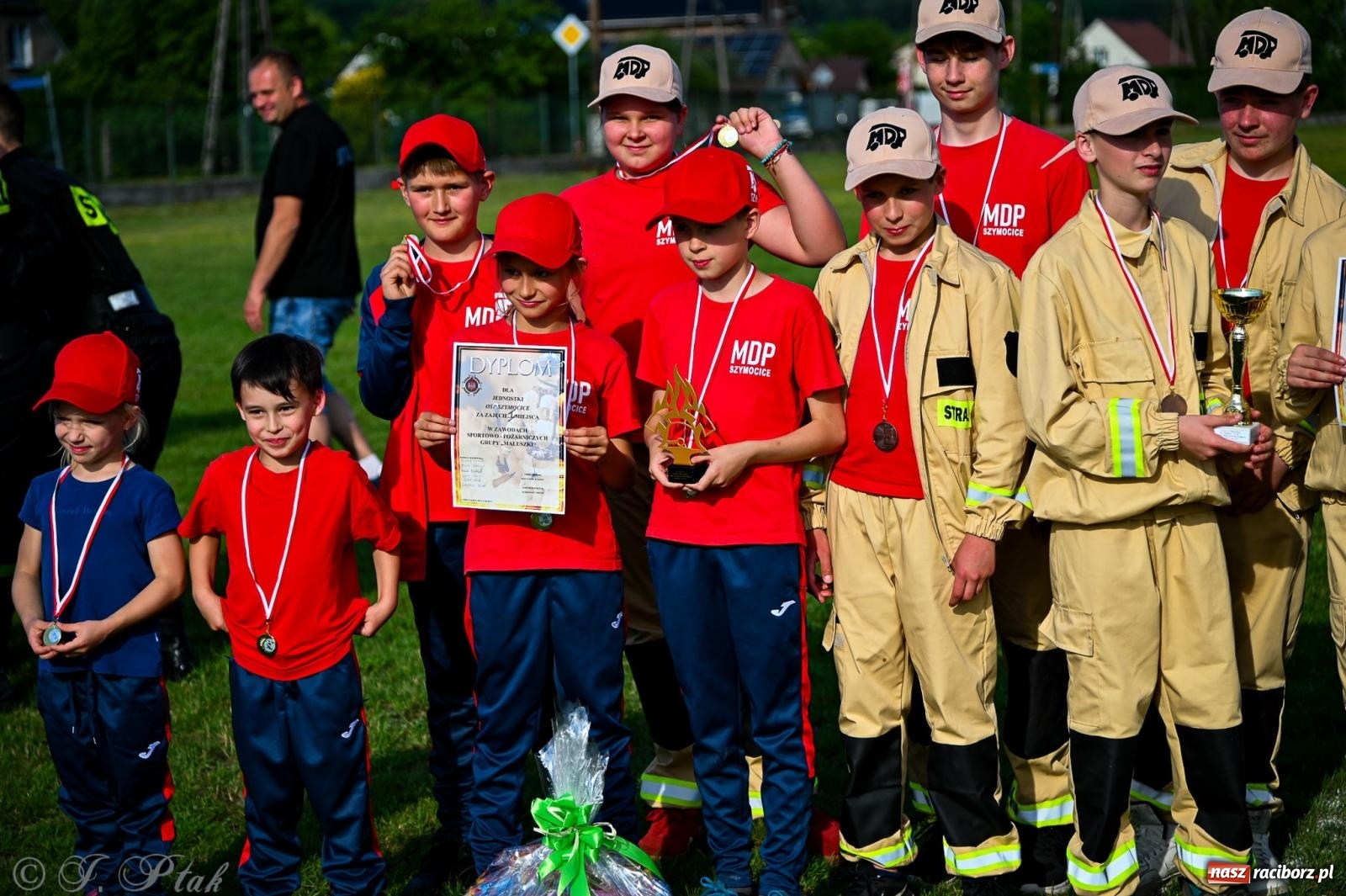 Zdjęcie w galerii na portalu naszraciborz.pl: Zawody sportowo-pożarnicze w Górkach Śląskich. Strażacka rywalizacja mimo kapryśnej pogody wiadomości z regionu