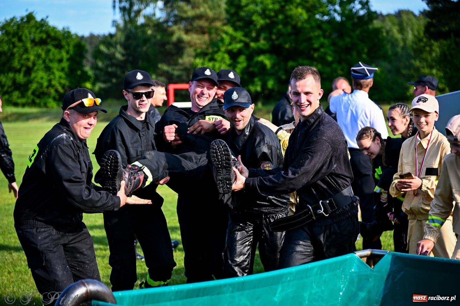 Zdjęcie w galerii na portalu naszraciborz.pl: Zawody sportowo-pożarnicze w Górkach Śląskich. Strażacka rywalizacja mimo kapryśnej pogody wiadomości z regionu