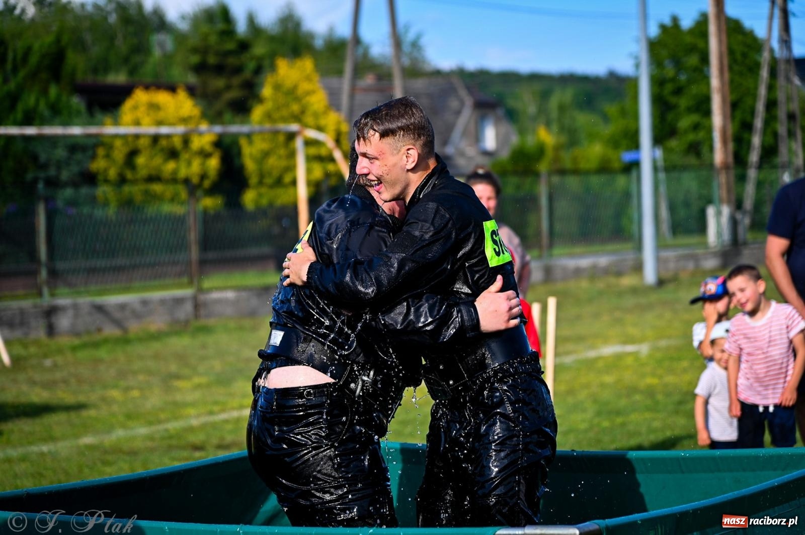 Zdjęcie w galerii na portalu naszraciborz.pl: Zawody sportowo-pożarnicze w Górkach Śląskich. Strażacka rywalizacja mimo kapryśnej pogody wiadomości z regionu