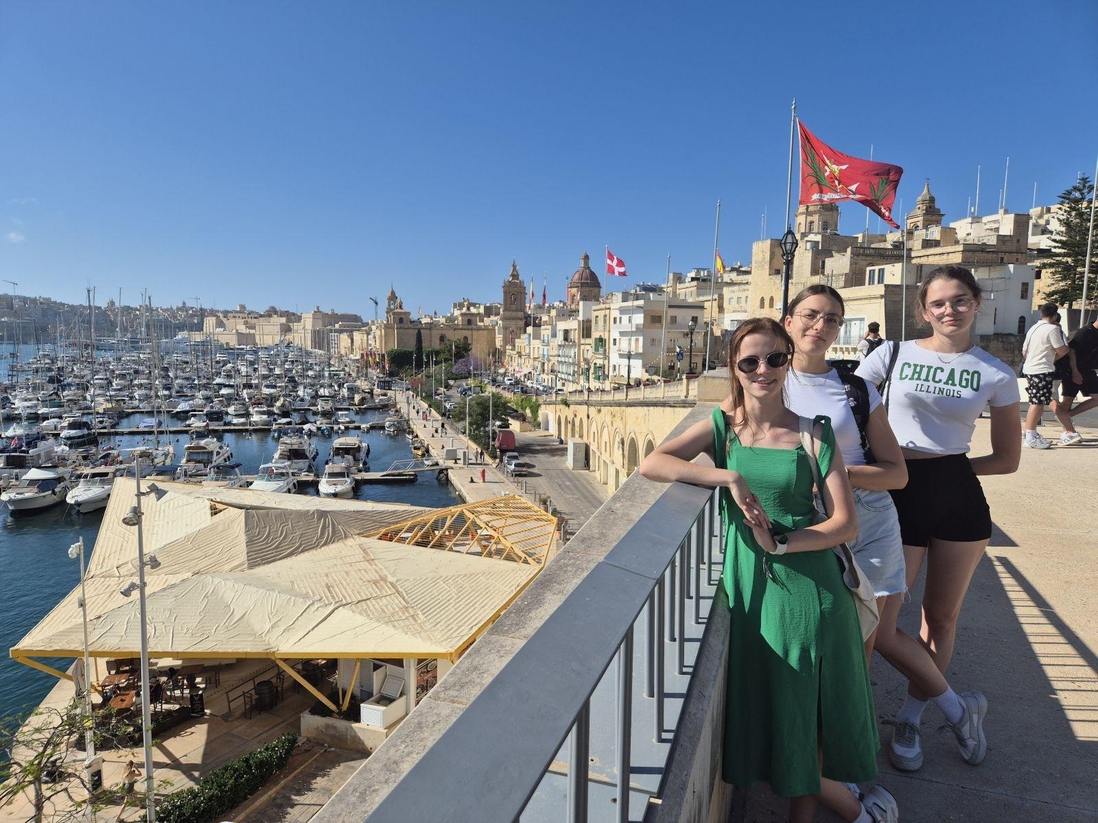 Zdjęcie w galerii na portalu naszraciborz.pl: Słońce, praca i przygoda: tak młodzież CKZiU nr 1 zdobywała Maltę! wiadomości z regionu