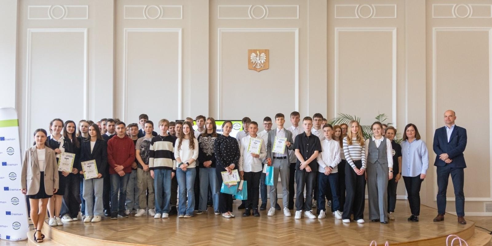 Zdjęcie w galerii na portalu naszraciborz.pl: Matematyka i ekonomia w jednej grze – emocjonująca rywalizacja uczniów z całego powiatu wiadomości z regionu