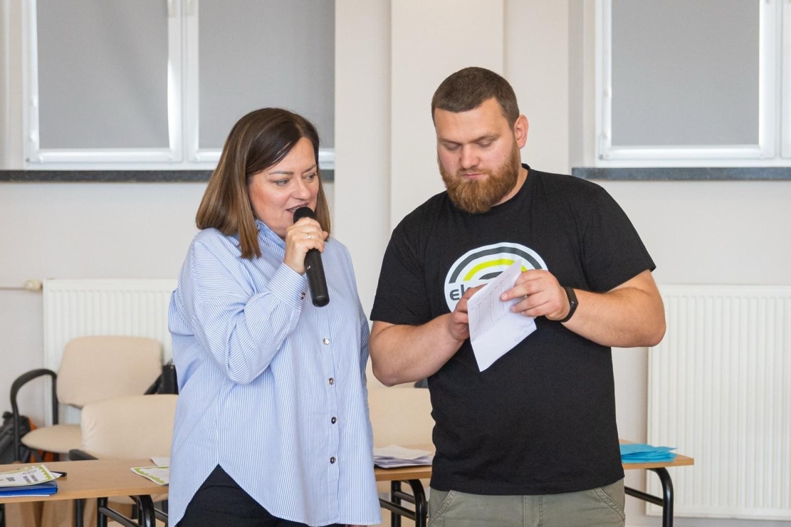 Zdjęcie w galerii na portalu naszraciborz.pl: Matematyka i ekonomia w jednej grze – emocjonująca rywalizacja uczniów z całego powiatu wiadomości z regionu