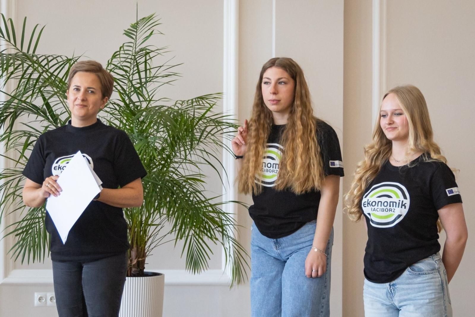 Zdjęcie w galerii na portalu naszraciborz.pl: Matematyka i ekonomia w jednej grze – emocjonująca rywalizacja uczniów z całego powiatu wiadomości z regionu