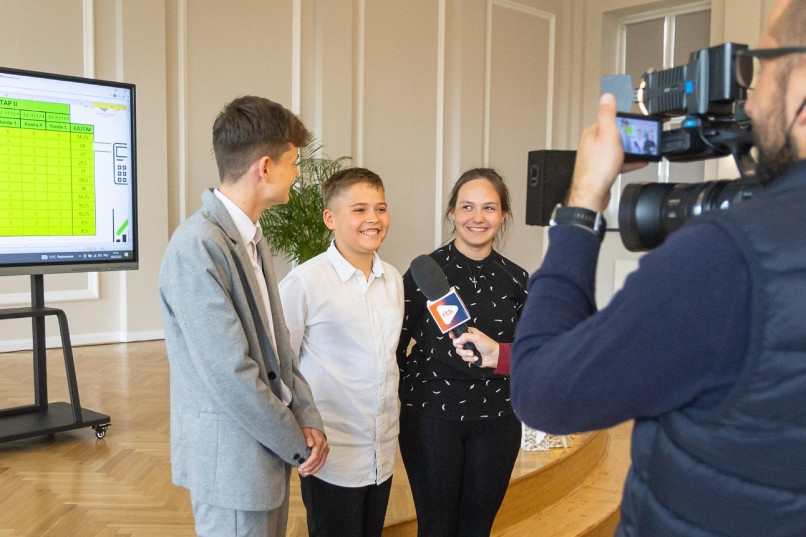 Zdjęcie w galerii na portalu naszraciborz.pl: Matematyka i ekonomia w jednej grze – emocjonująca rywalizacja uczniów z całego powiatu wiadomości z regionu