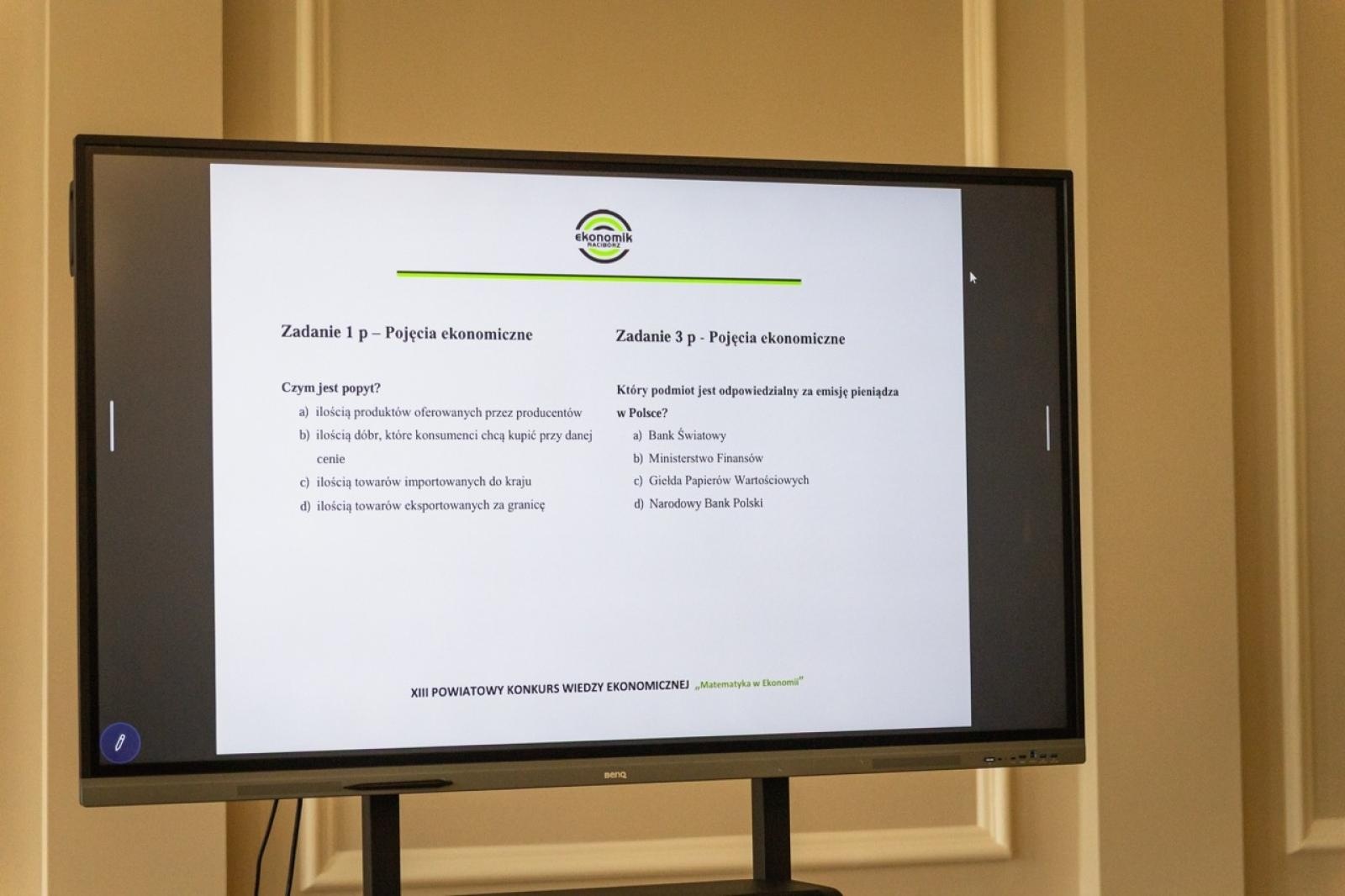 Zdjęcie w galerii na portalu naszraciborz.pl: Matematyka i ekonomia w jednej grze – emocjonująca rywalizacja uczniów z całego powiatu wiadomości z regionu