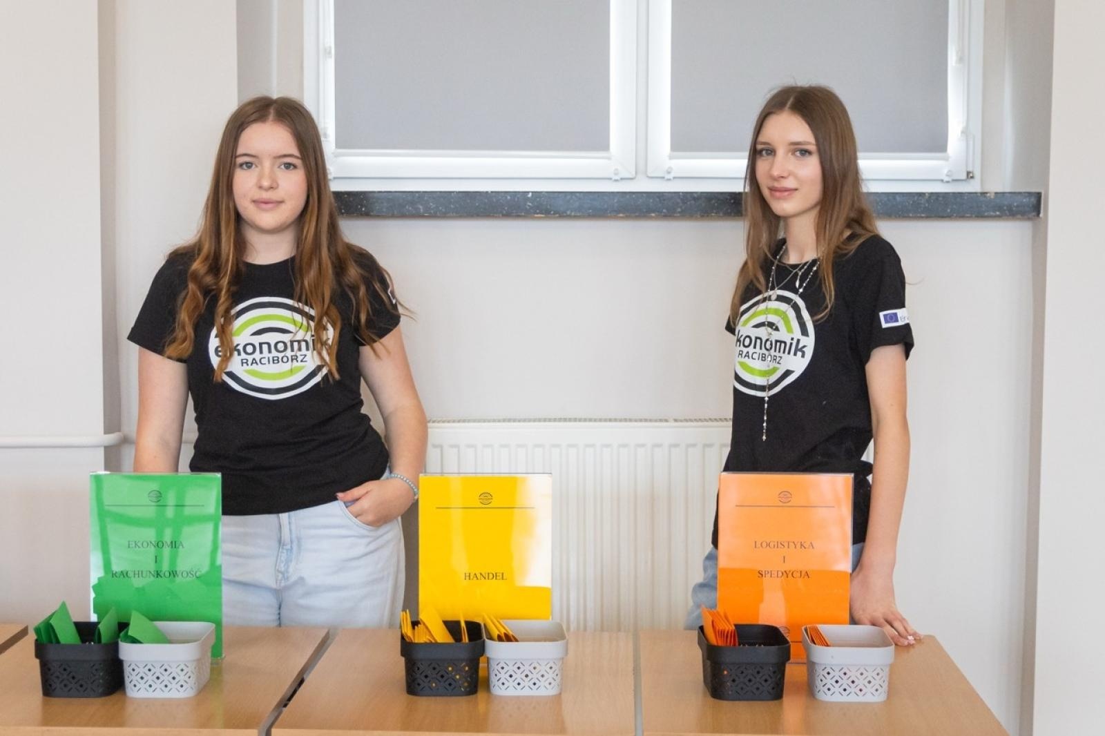 Zdjęcie w galerii na portalu naszraciborz.pl: Matematyka i ekonomia w jednej grze – emocjonująca rywalizacja uczniów z całego powiatu wiadomości z regionu